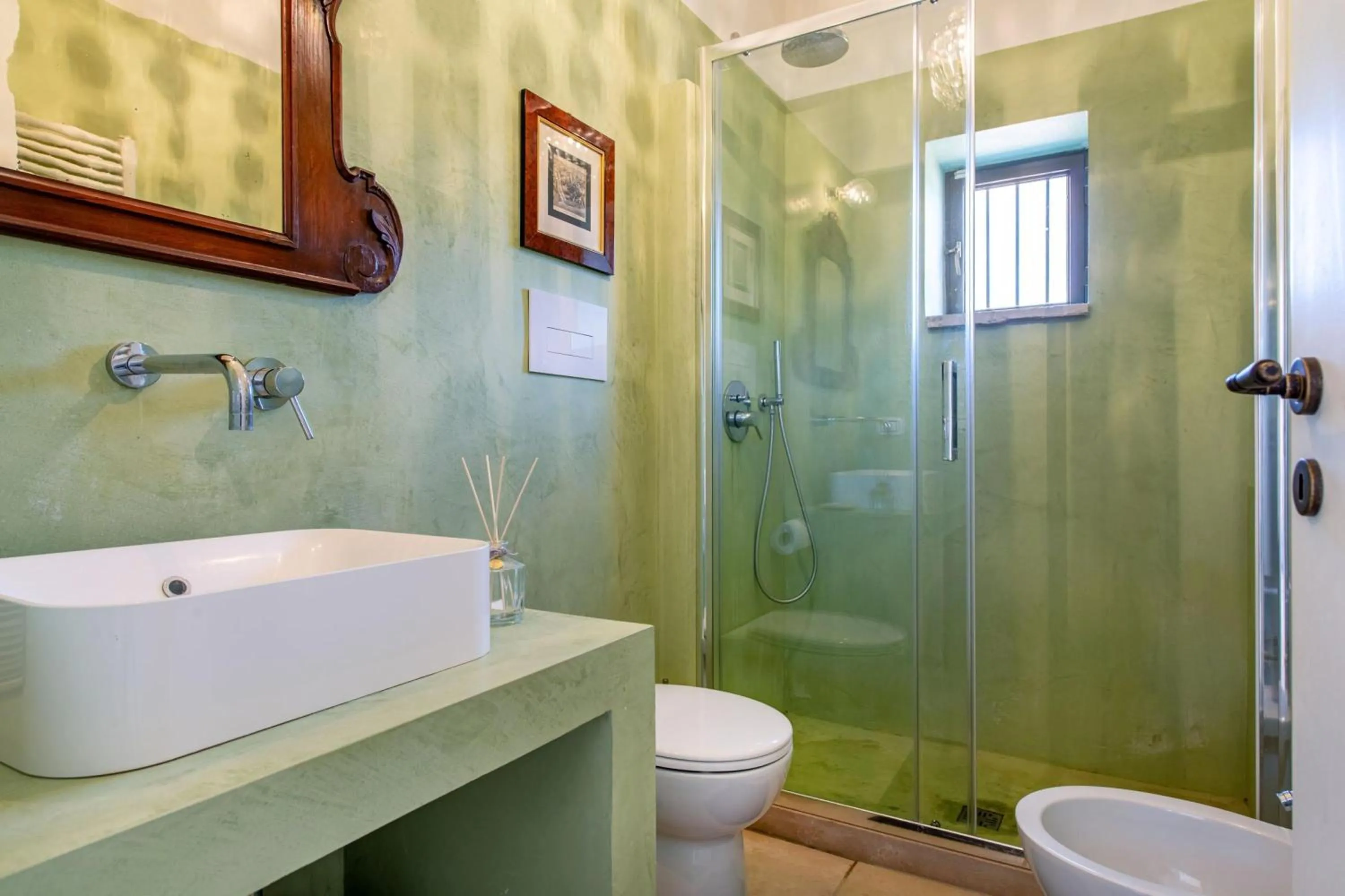Bathroom in Trullo Fedele Grande125 - Happy Rentals