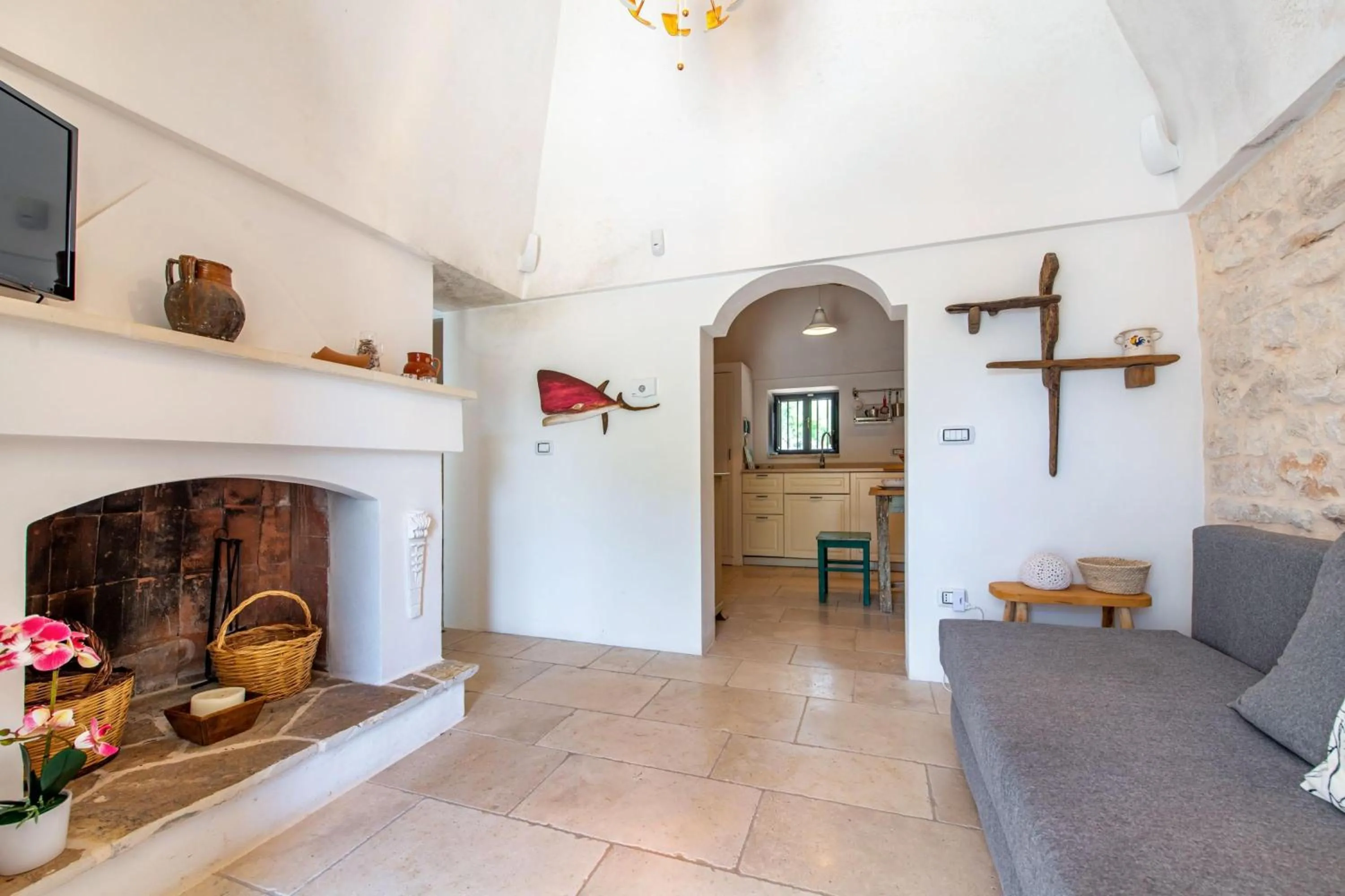 fireplace in Trullo Fedele Grande125 - Happy Rentals