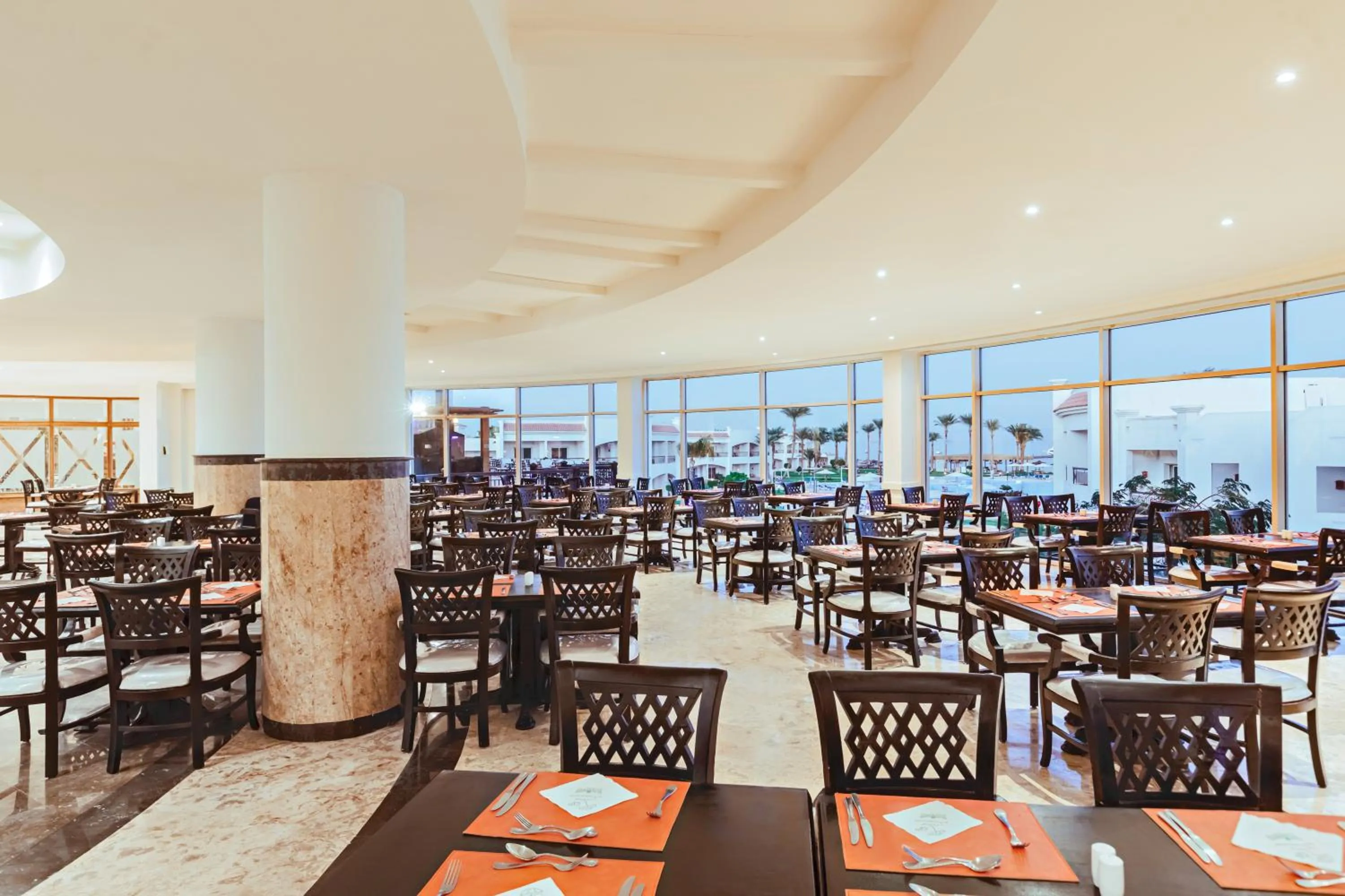 Restaurant/places to eat in Sunrise Alma Bay Resort