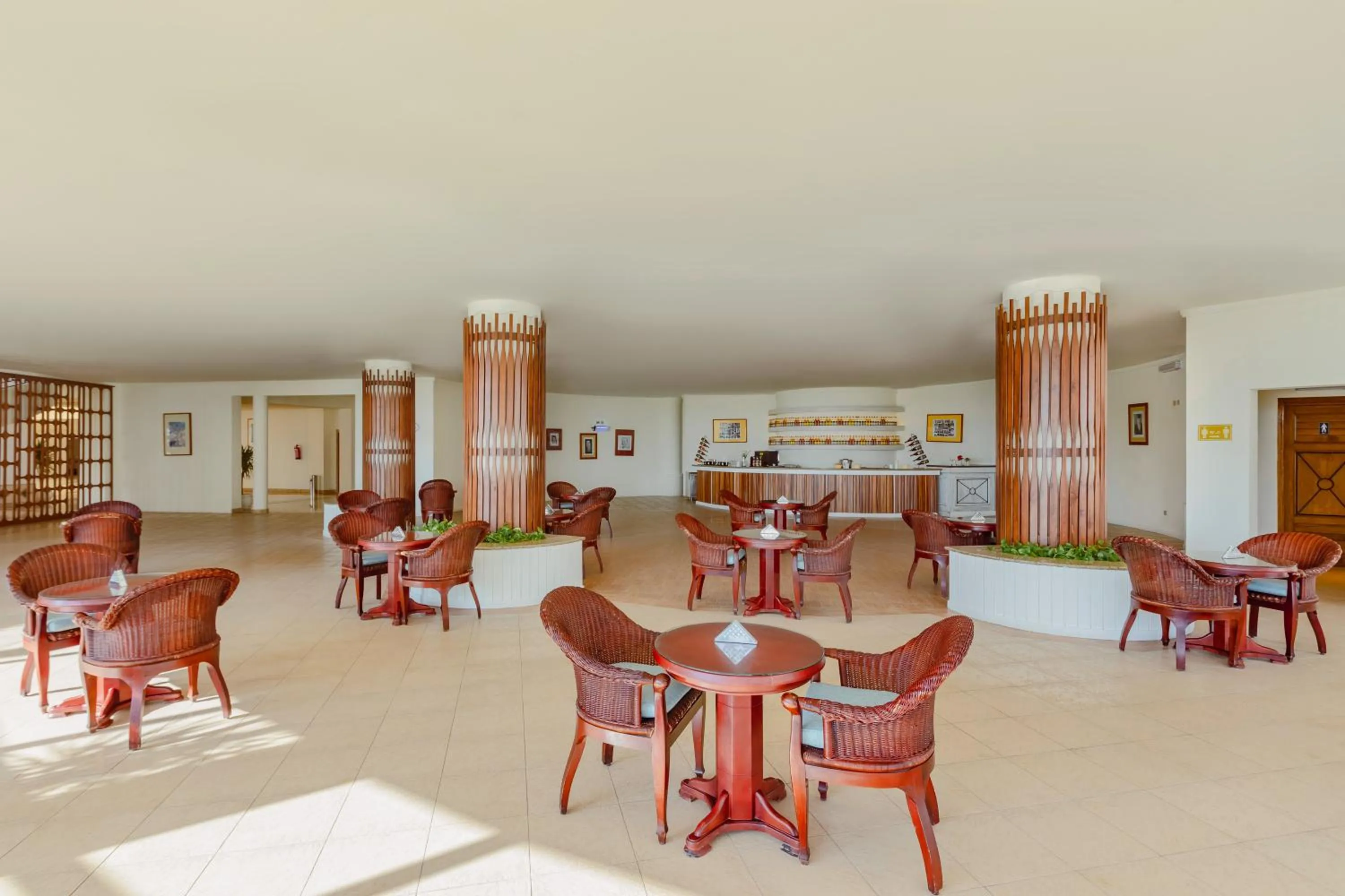 Lounge or bar in Sunrise Alma Bay Resort