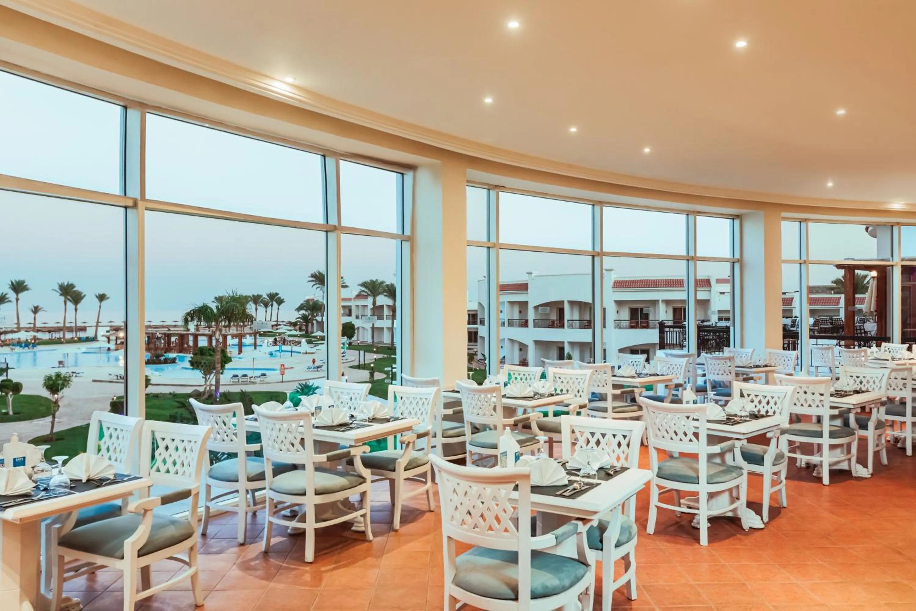 Restaurant/places to eat in Sunrise Alma Bay Resort