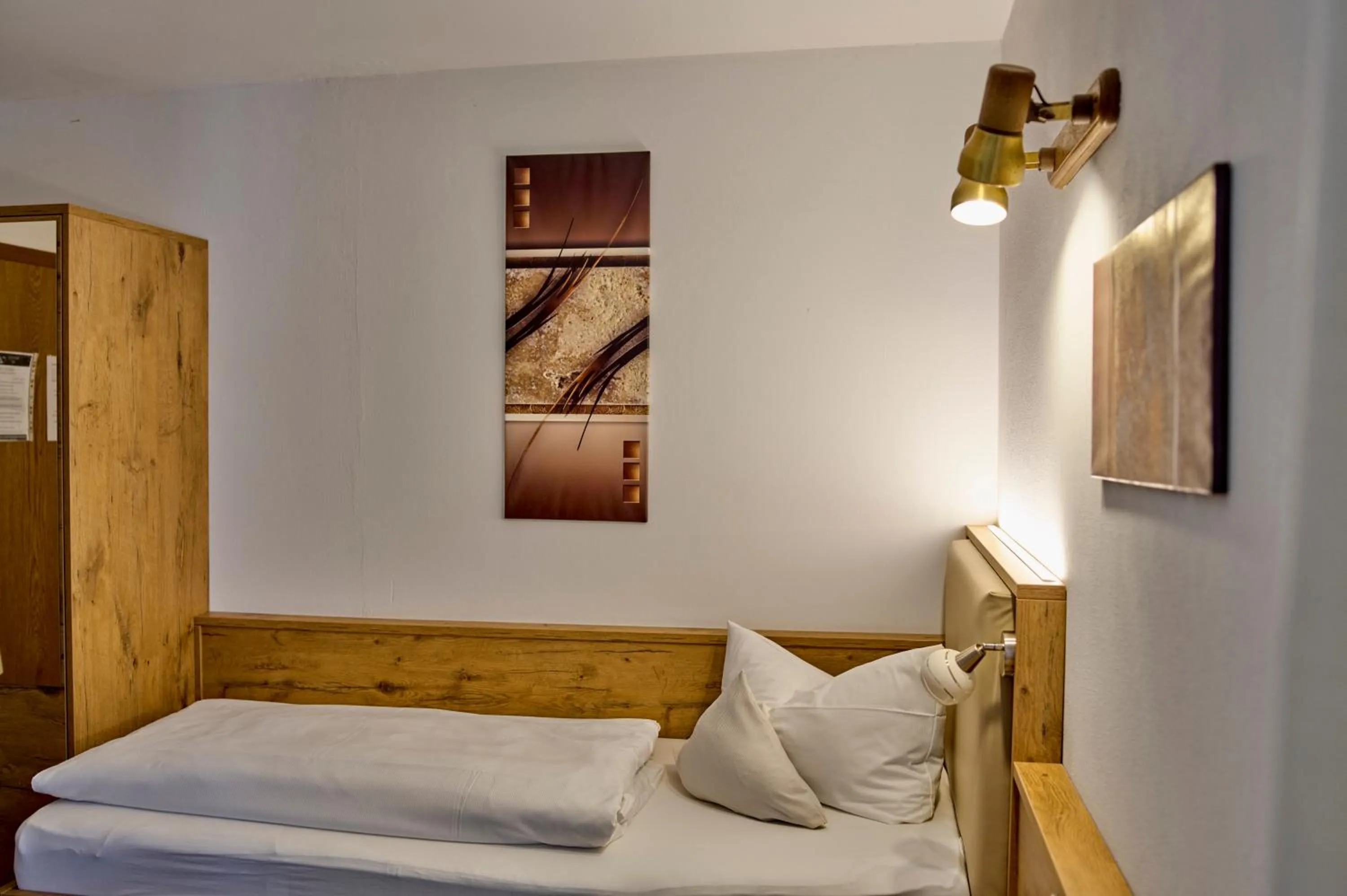 Photo of the whole room, Bed in Gasthof Pension Fischerstüberl