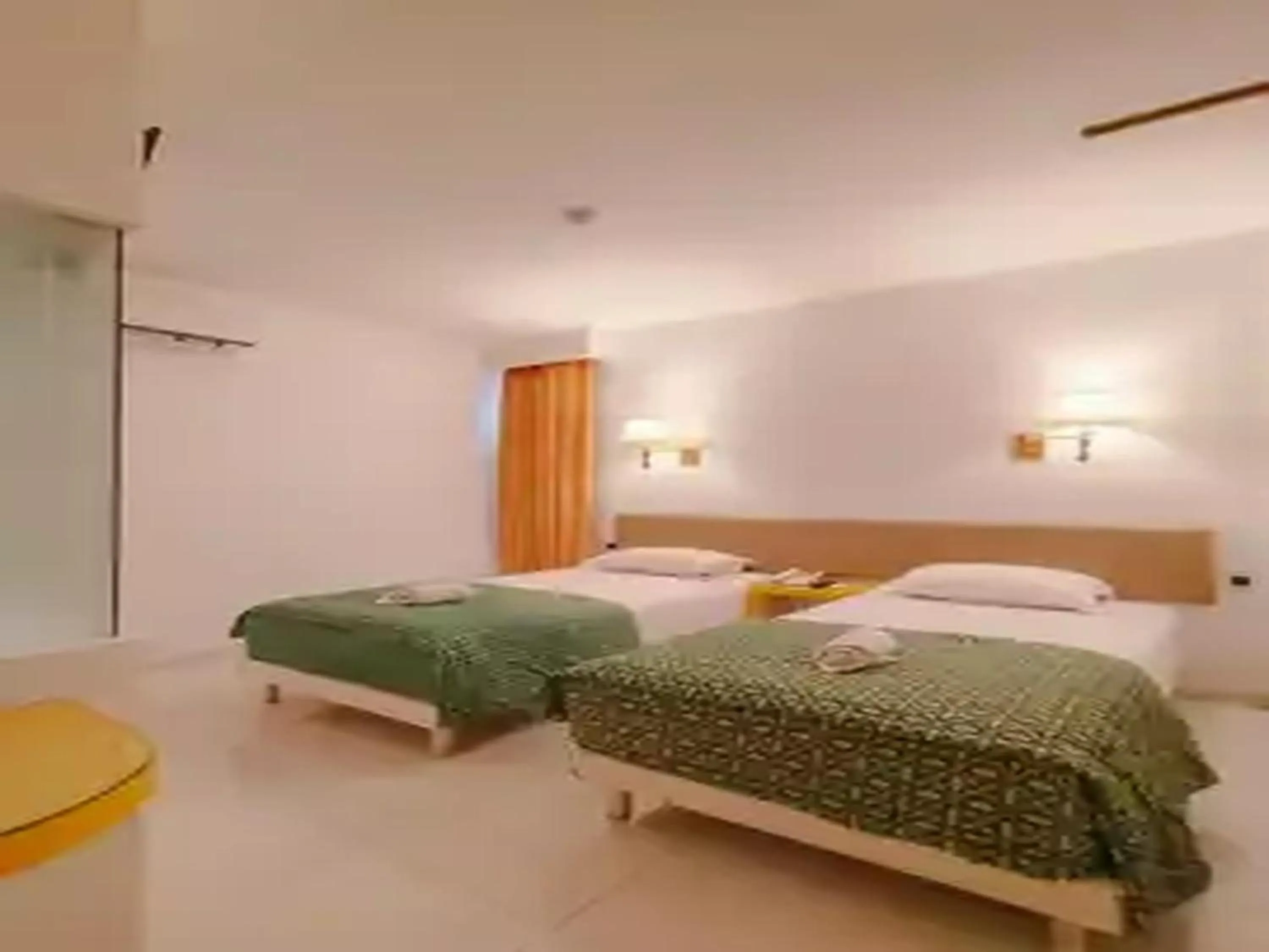 Bed in Dewarna Hotel Arifin