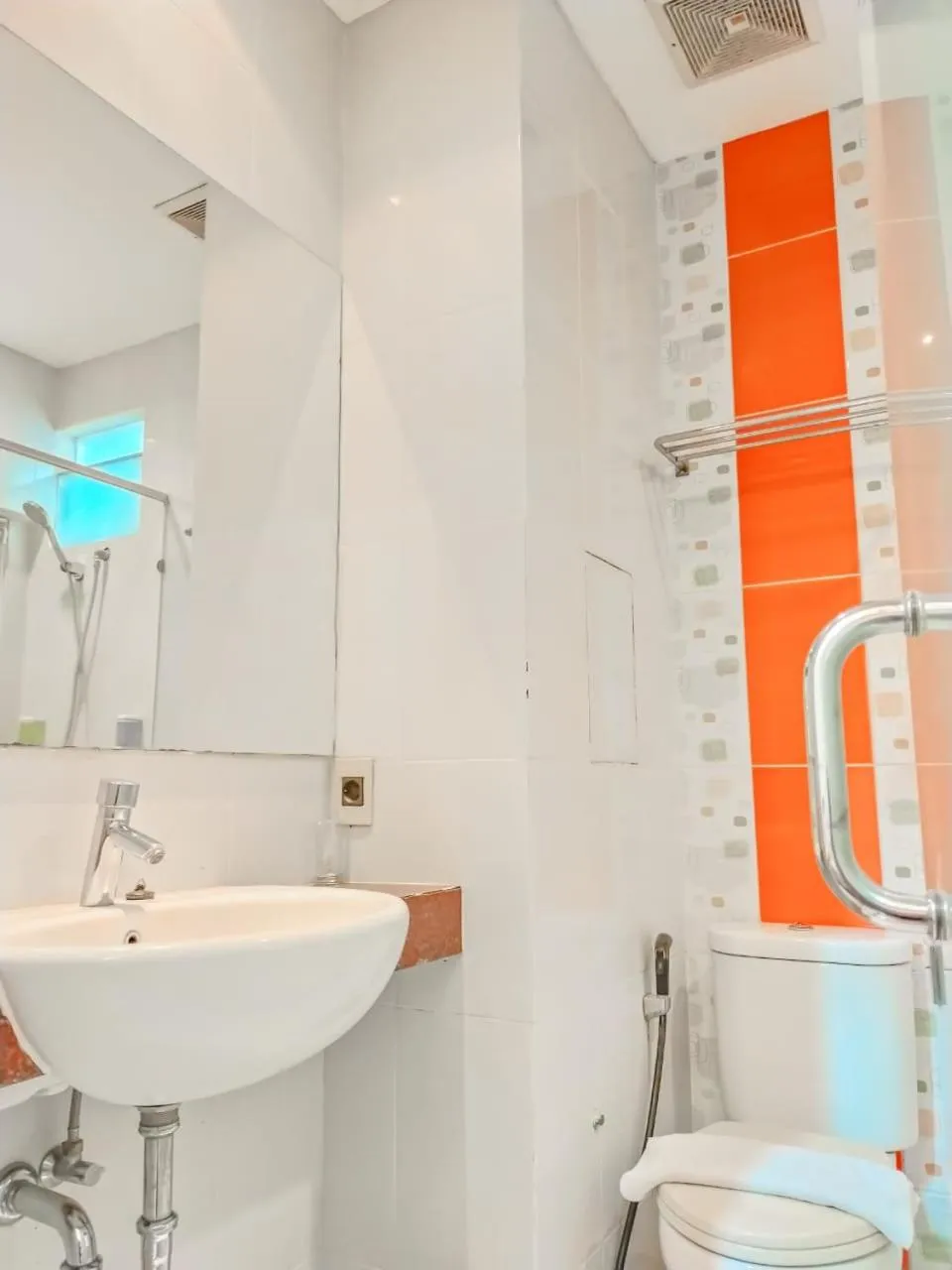 Dewarna Hotel Arifin