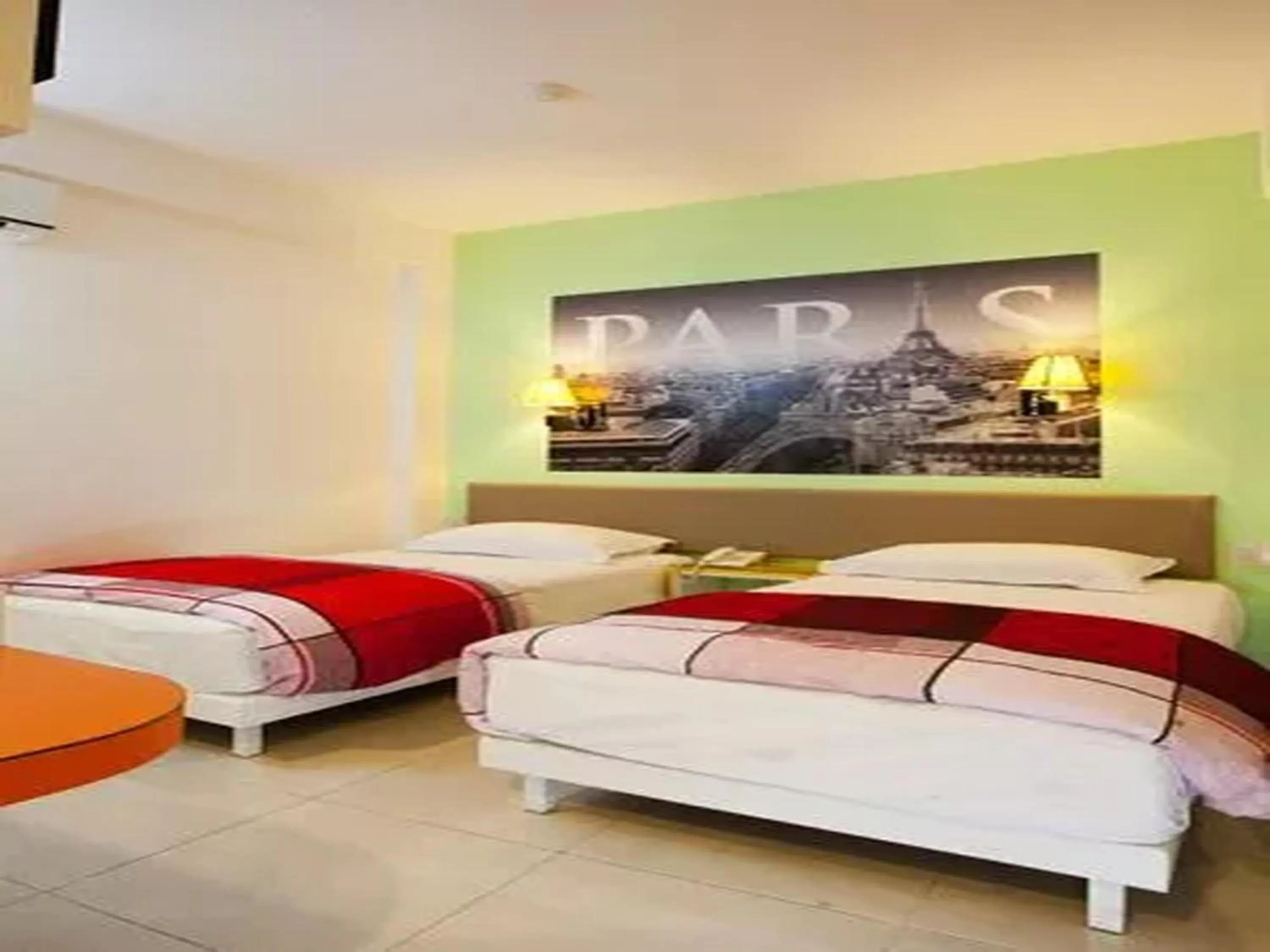 Bed in Dewarna Hotel Arifin
