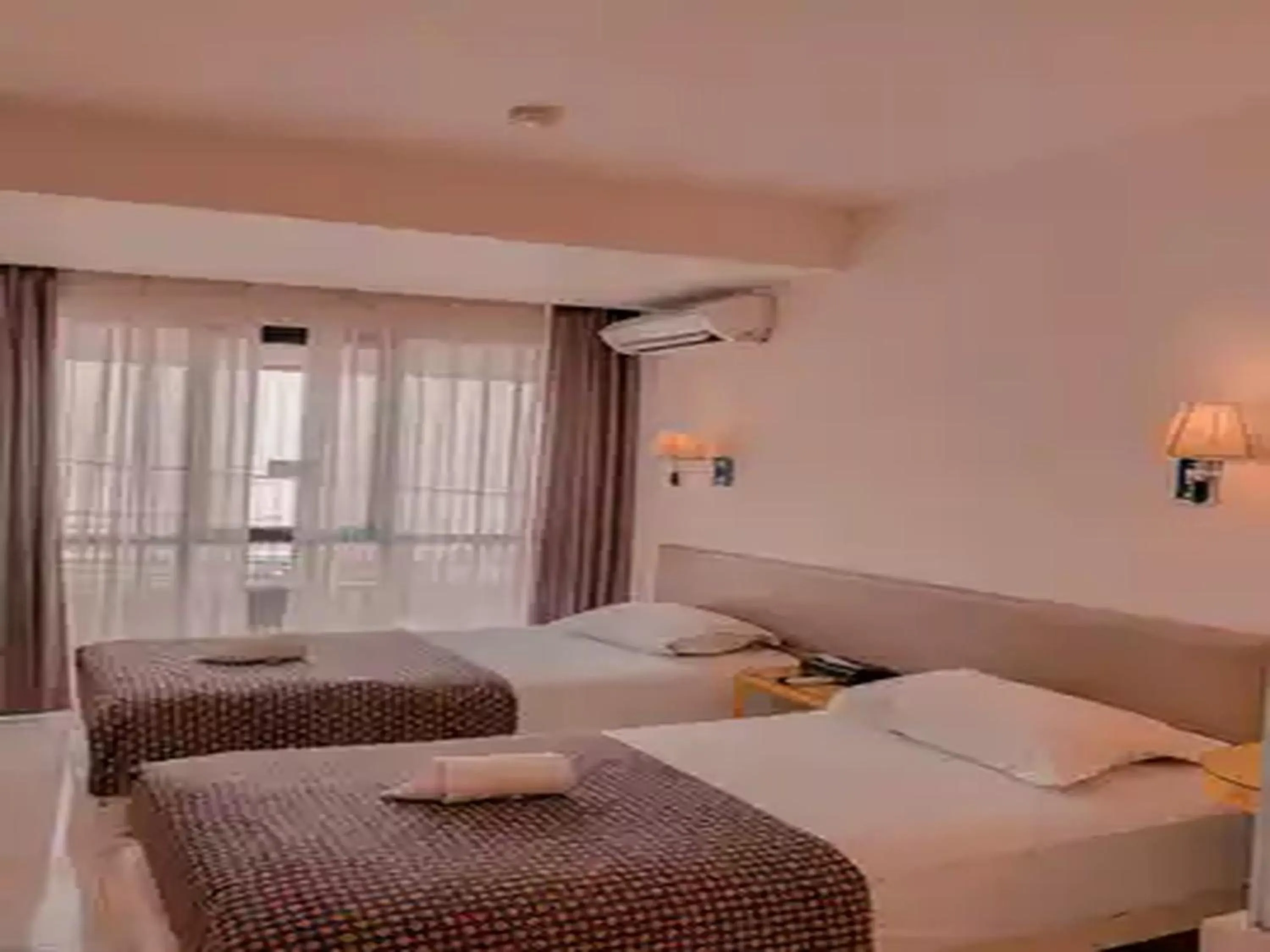 Bed in Dewarna Hotel Arifin