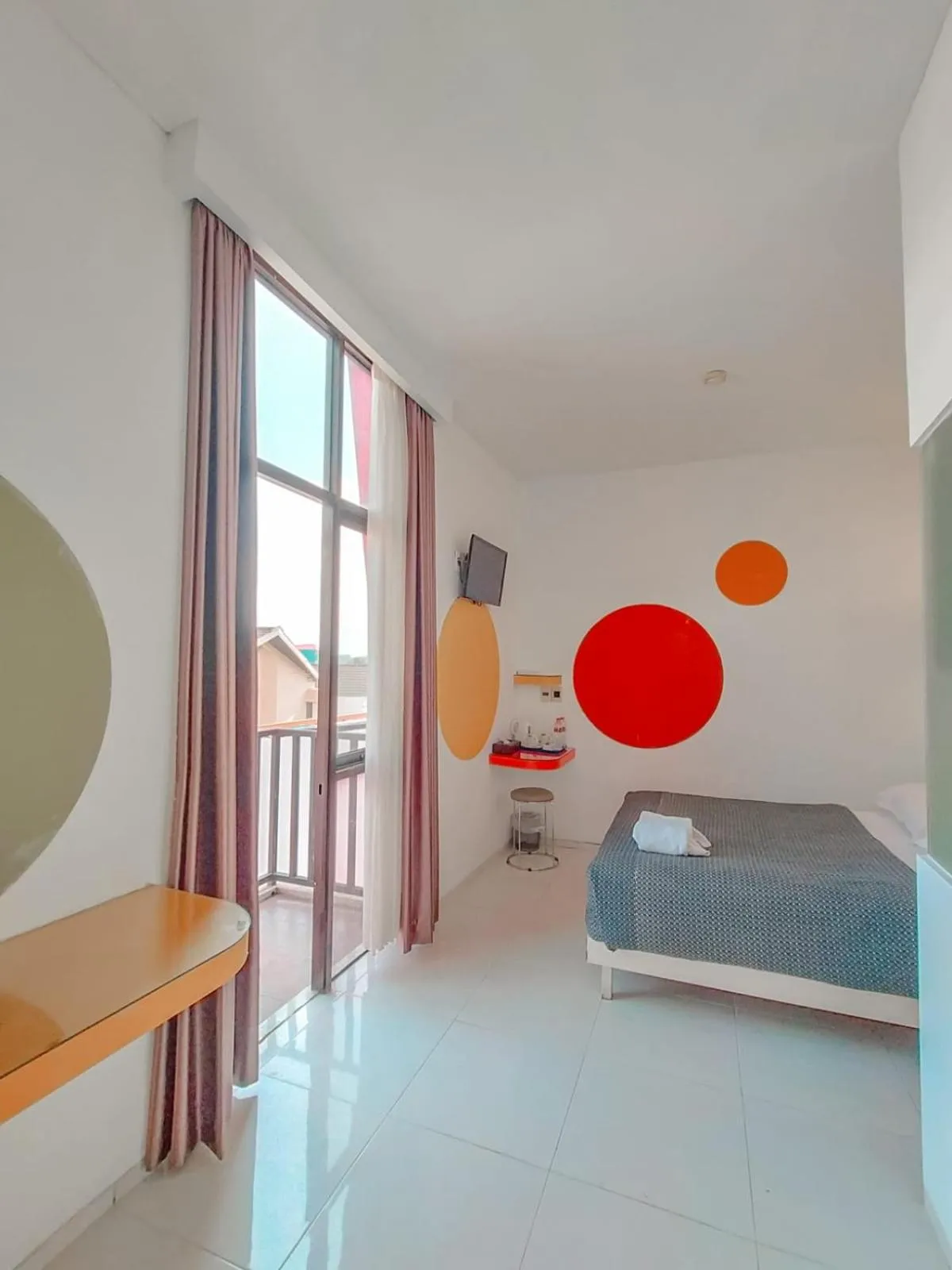 Bed in Dewarna Hotel Arifin