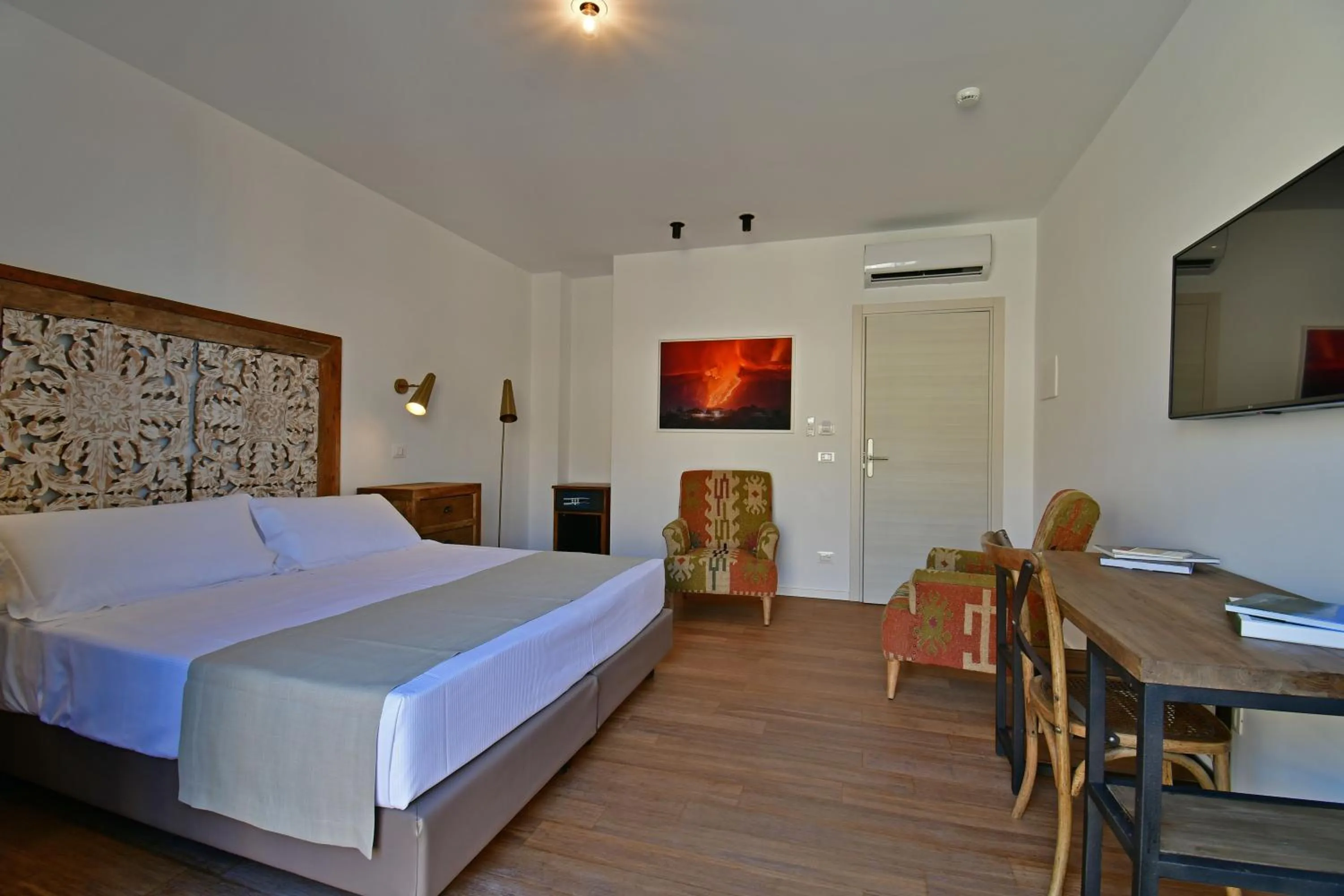 Photo of the whole room, Bed in San Anton Hotel
