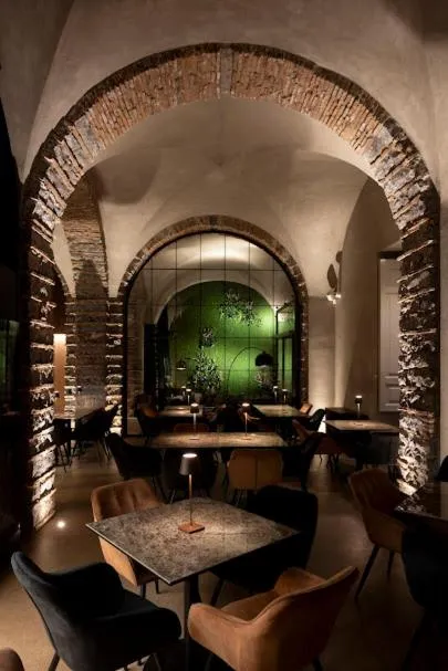 Restaurant/places to eat in San Anton Hotel