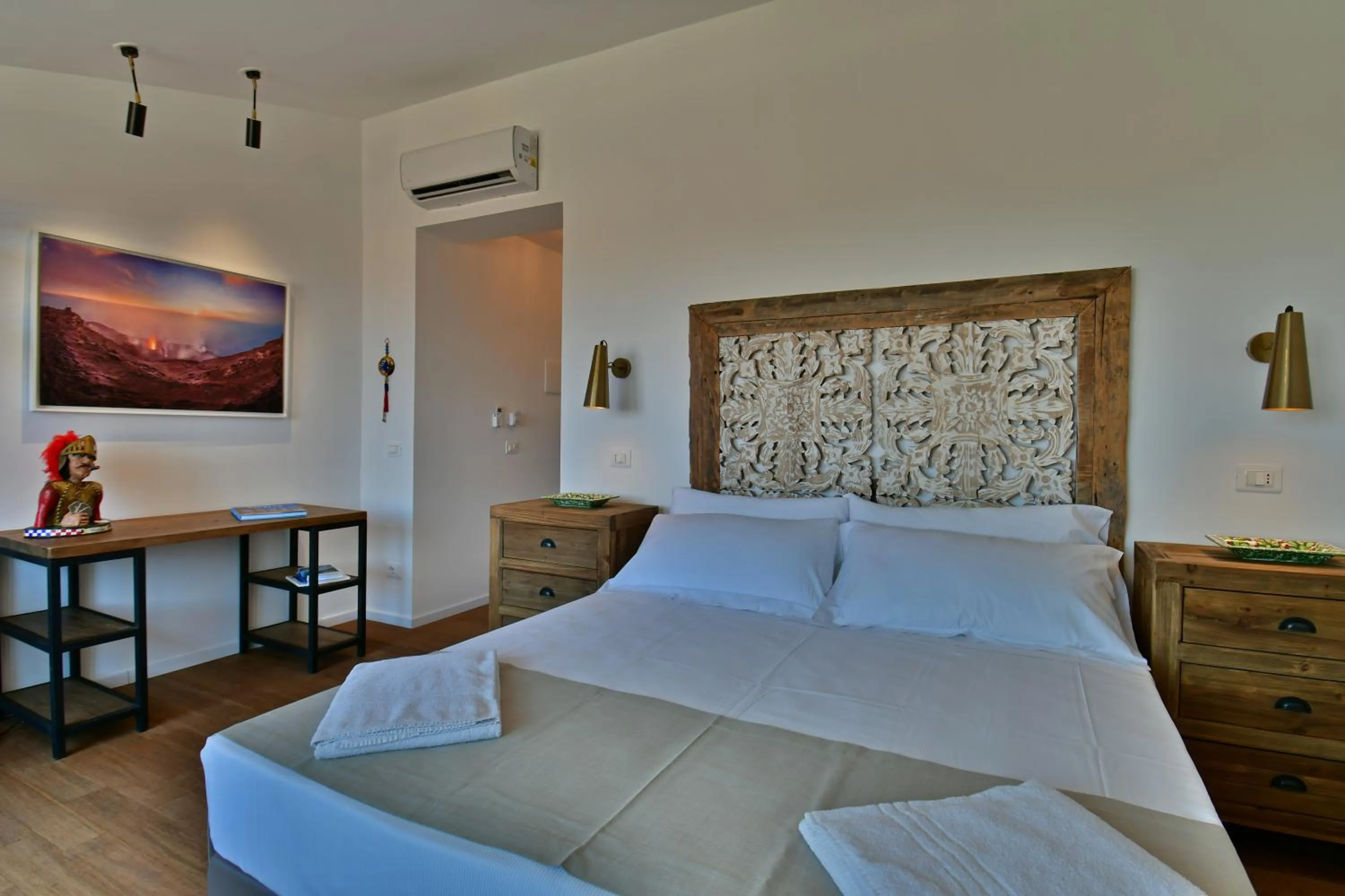 Photo of the whole room, Bed in San Anton Hotel