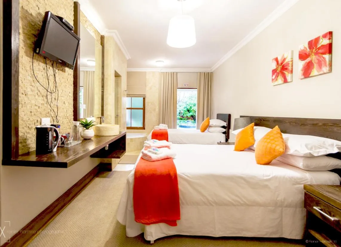 Photo of the whole room, Bed in OR Tambo Guest House