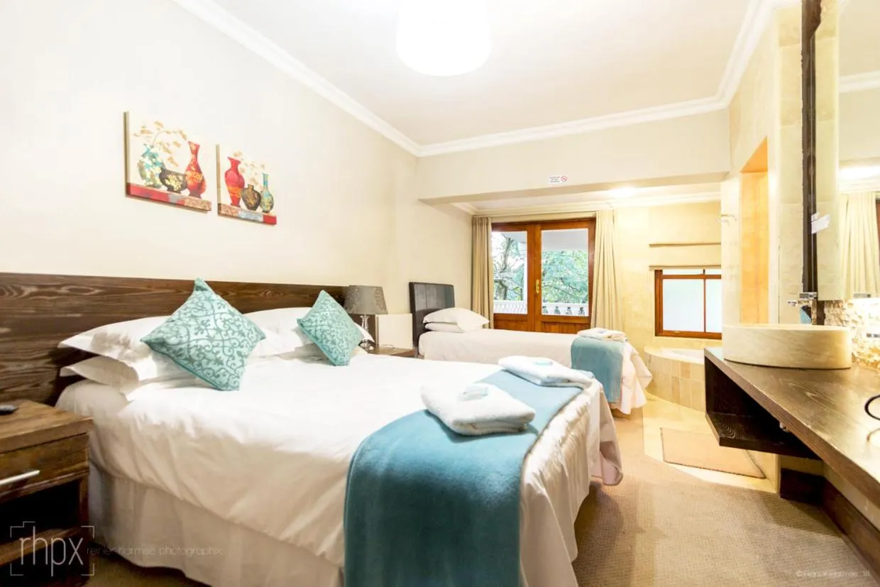 Photo of the whole room, Bed in OR Tambo Guest House