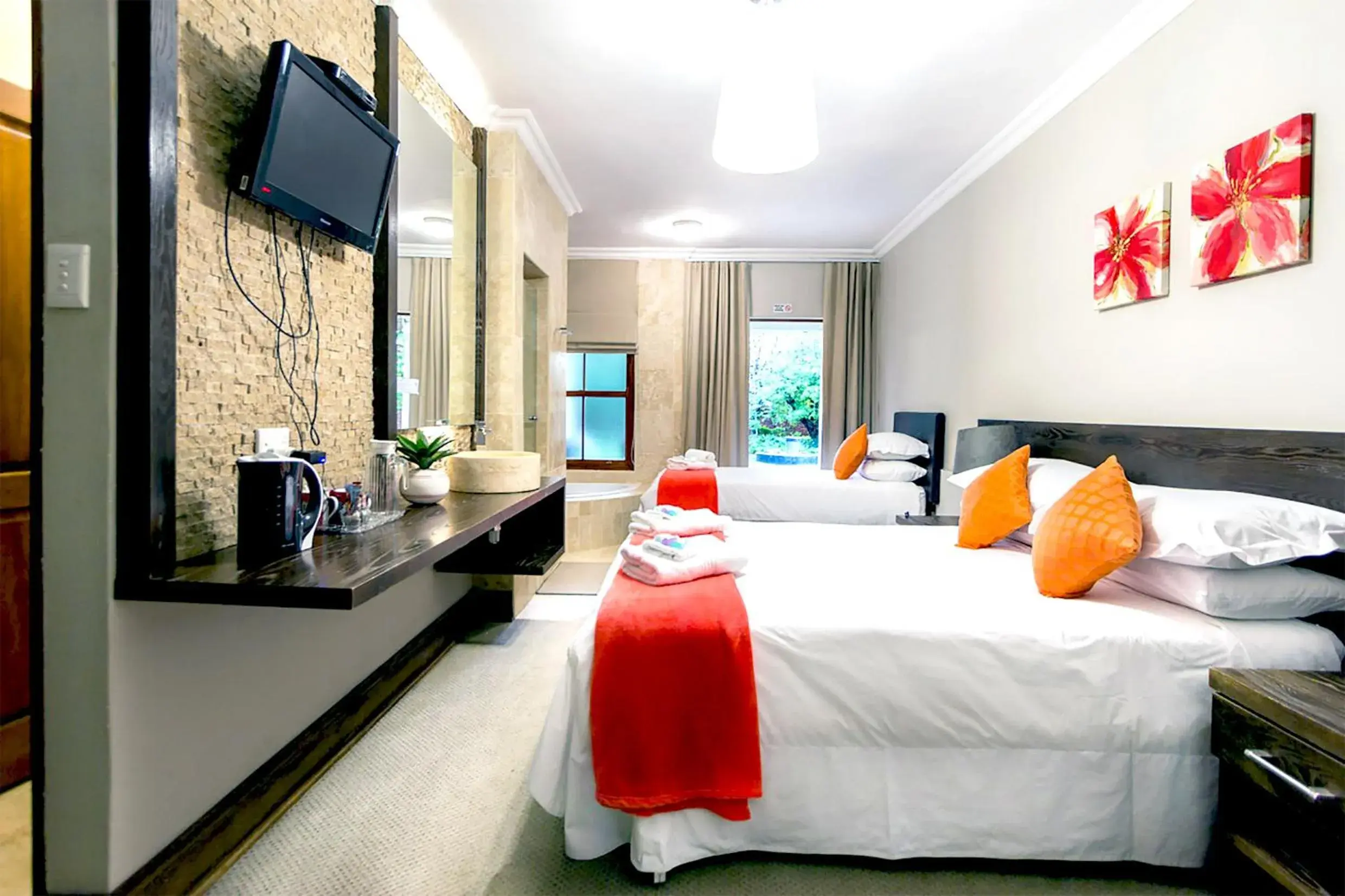 Luxury Family Triple Room in OR Tambo Guest House Luxury Family Triple Room in OR Tambo Guest House