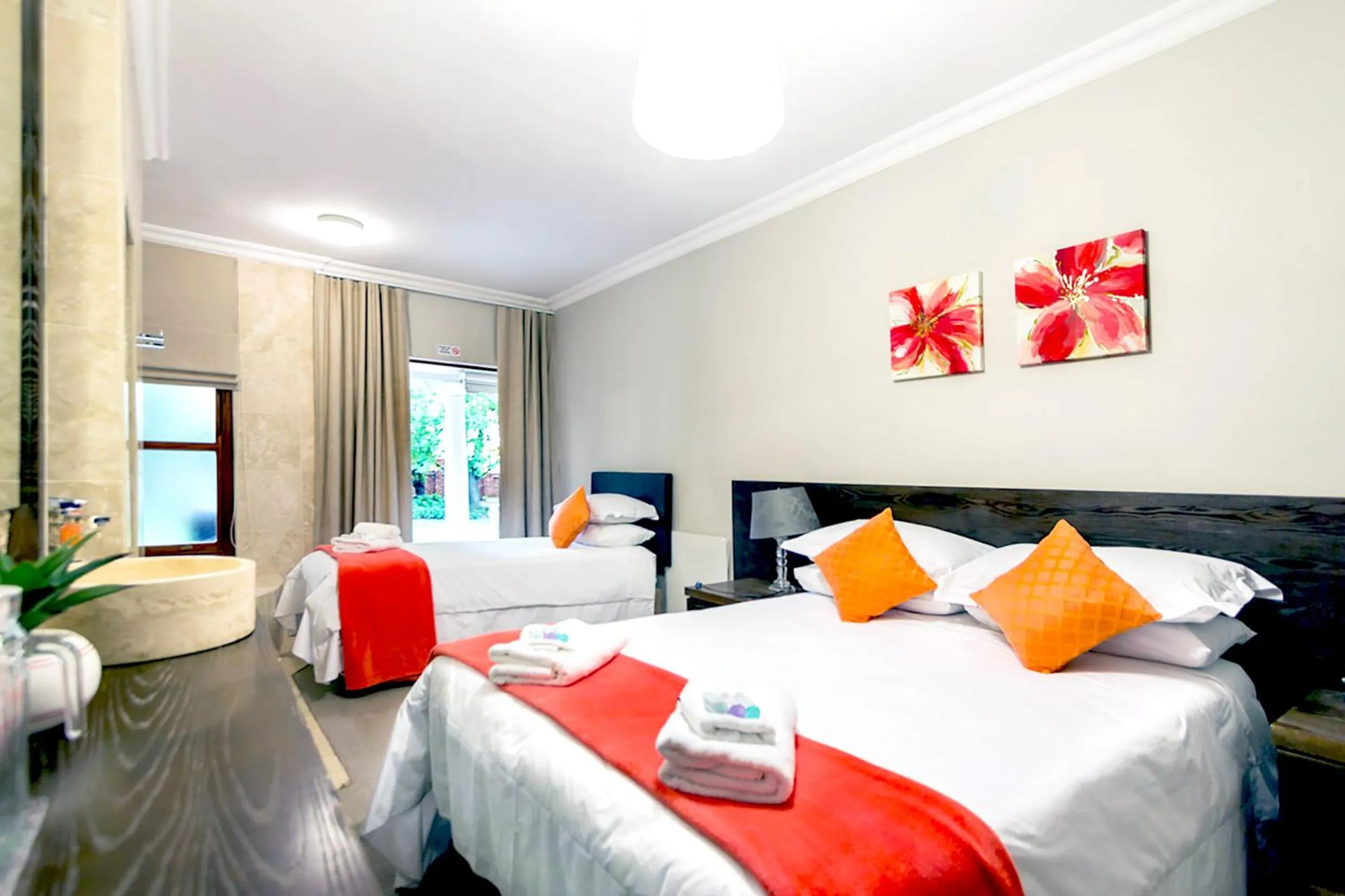 Photo of the whole room, Bed in OR Tambo Guest House