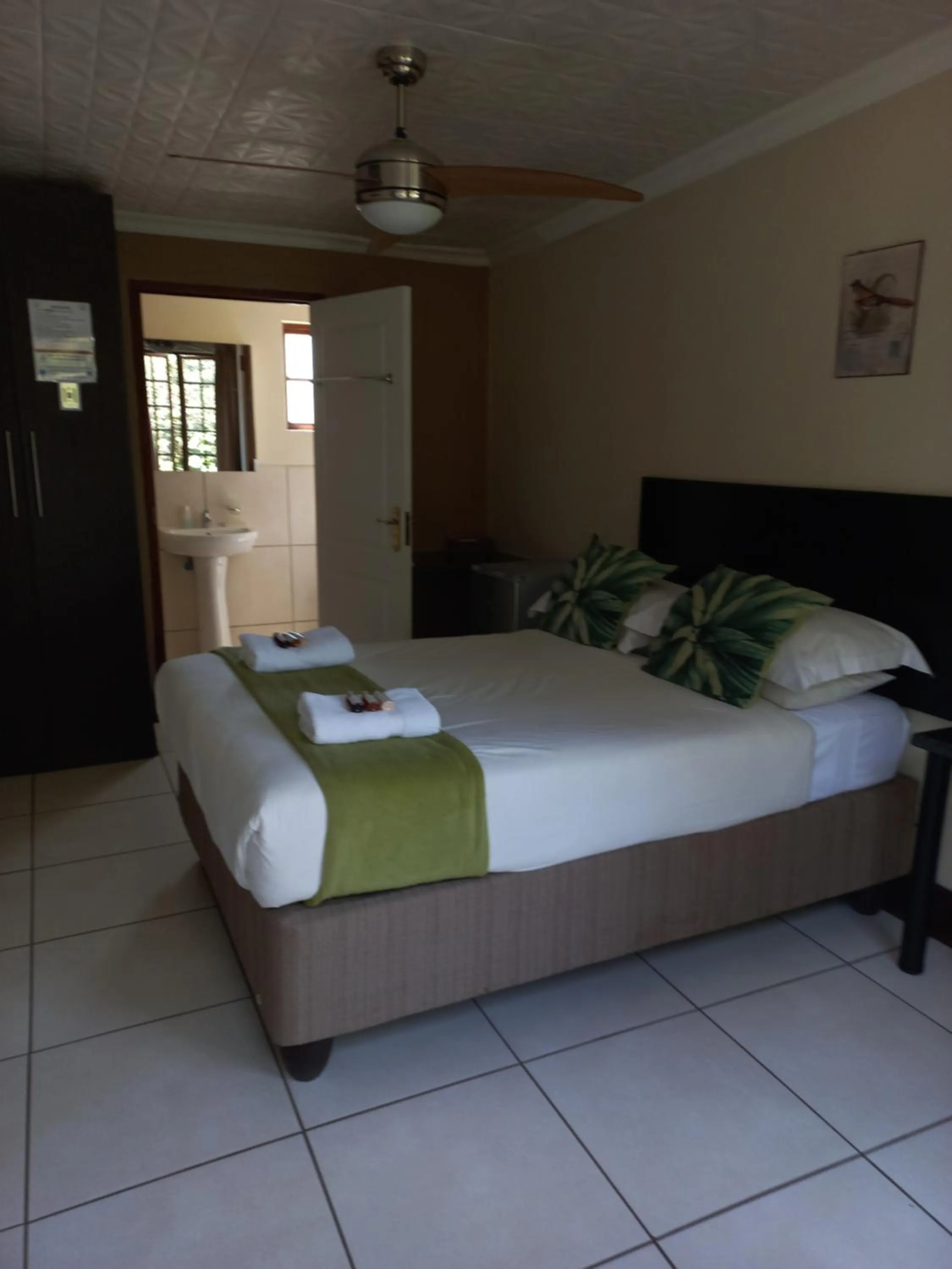 Bed in OR Tambo Guest House