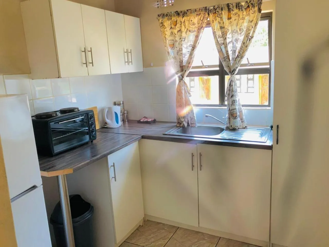 Kitchen or kitchenette in Hluzu Guest House