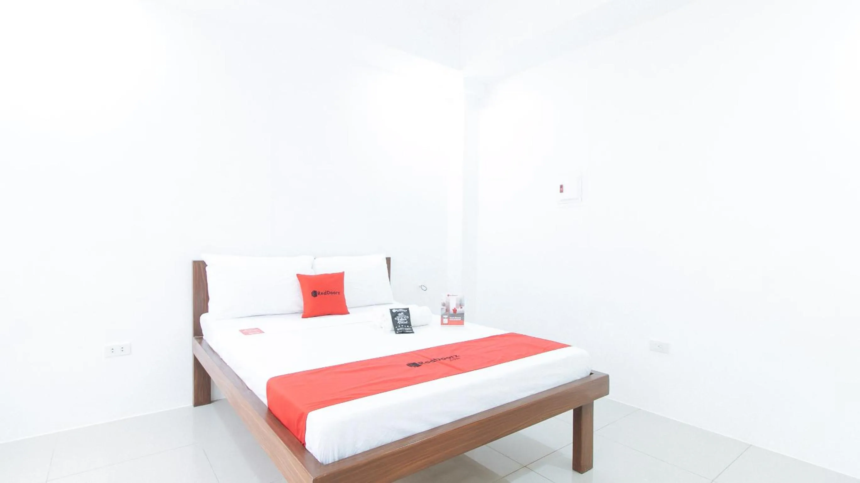 Bed in RedDoorz Plus at DBuilders Poblacion BGC
