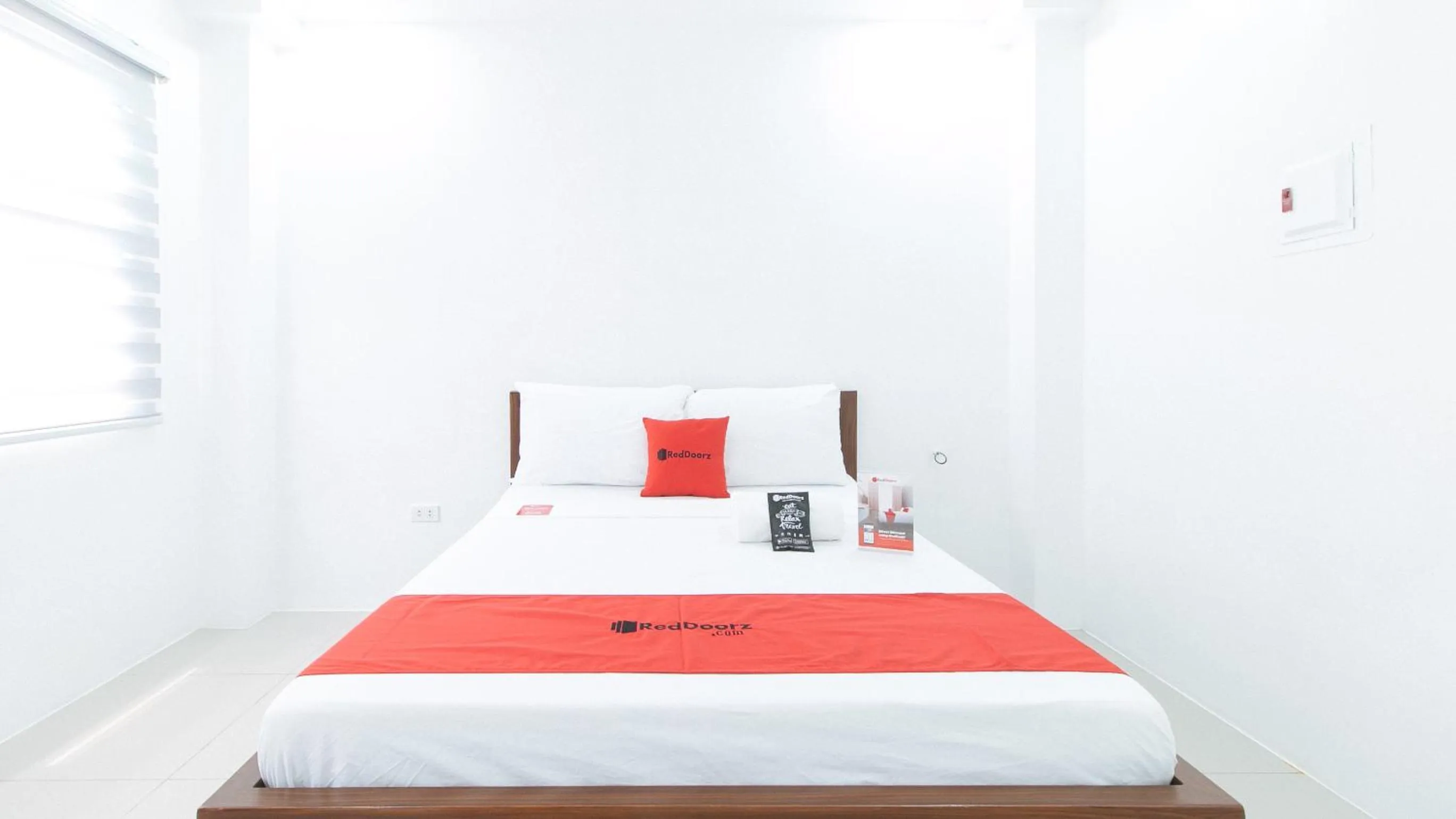 Bed in RedDoorz Plus at DBuilders Poblacion BGC