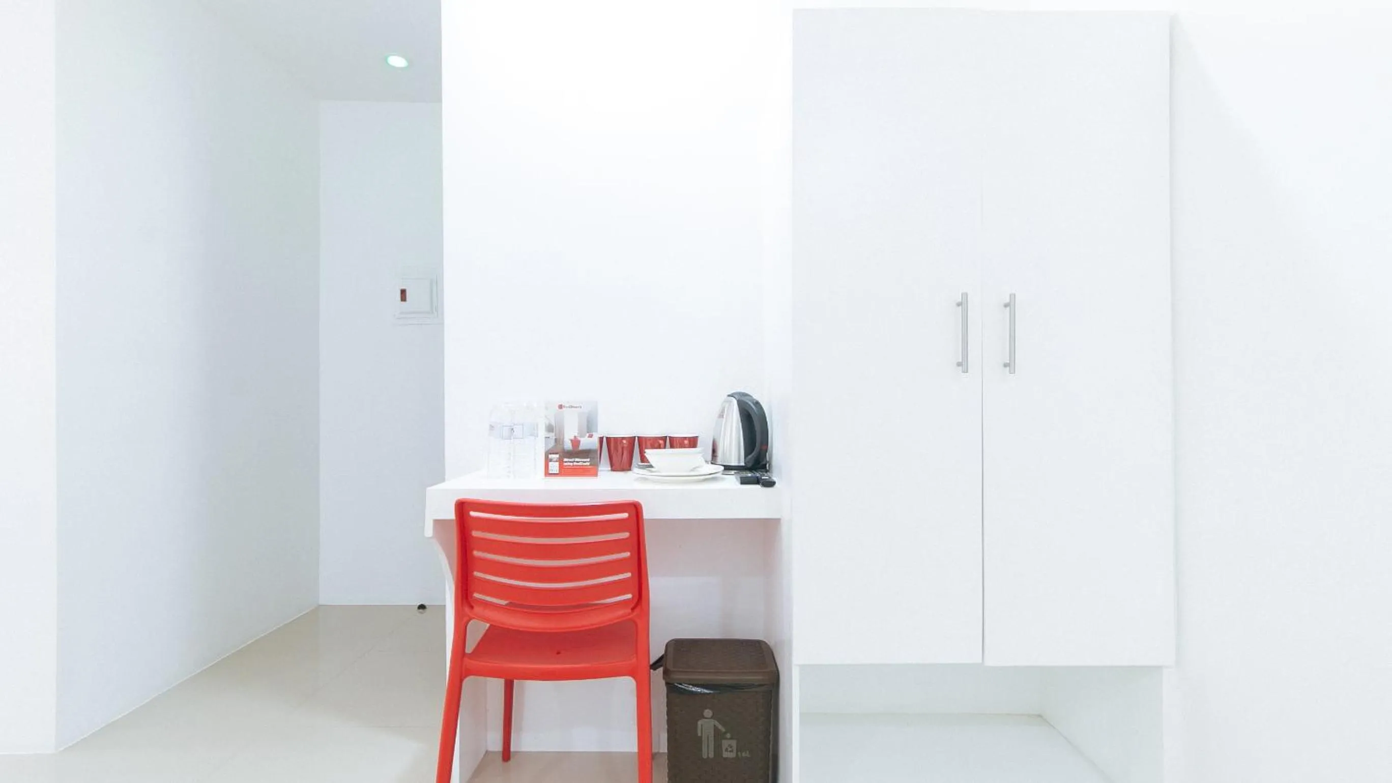 Seating area in RedDoorz Plus at DBuilders Poblacion BGC