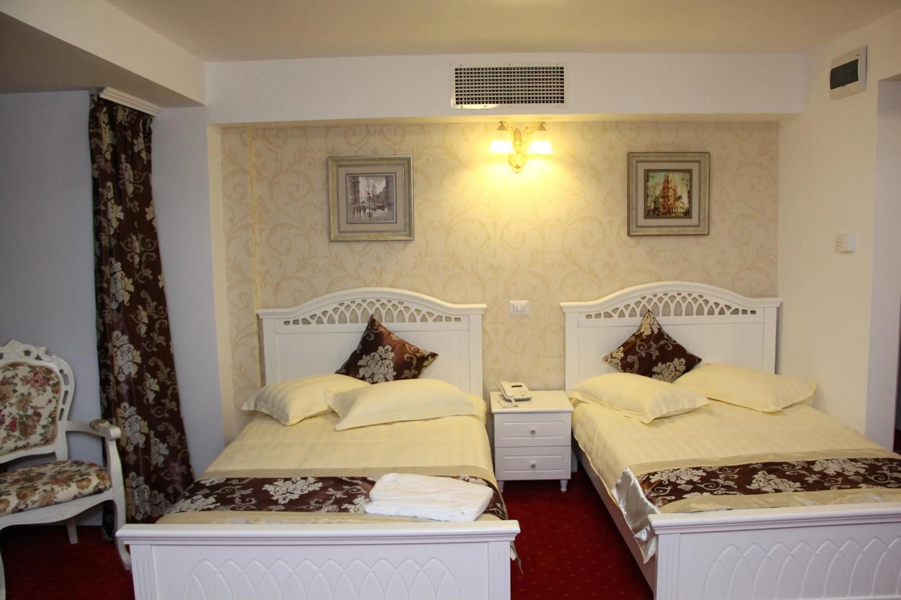 Bed in Hotel Helin Central