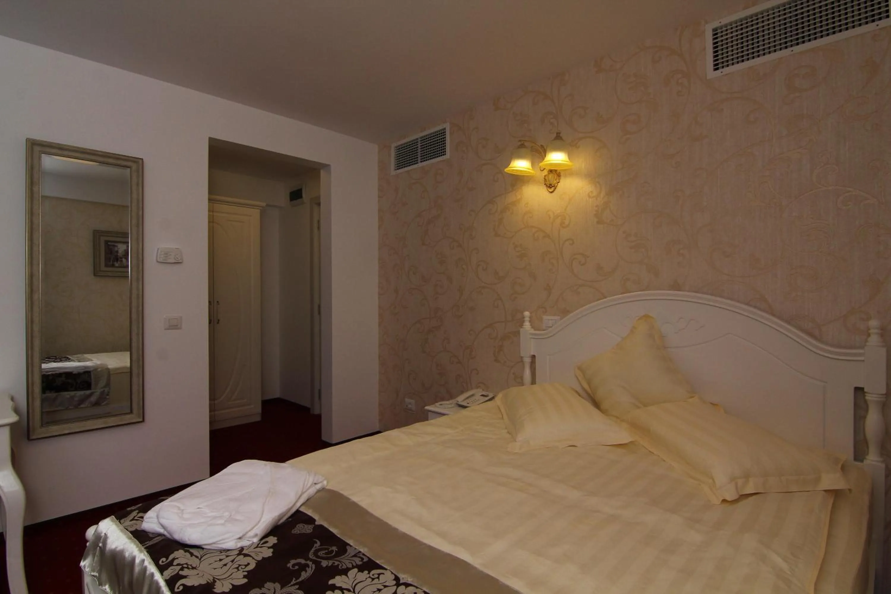 Bed in Hotel Helin Central