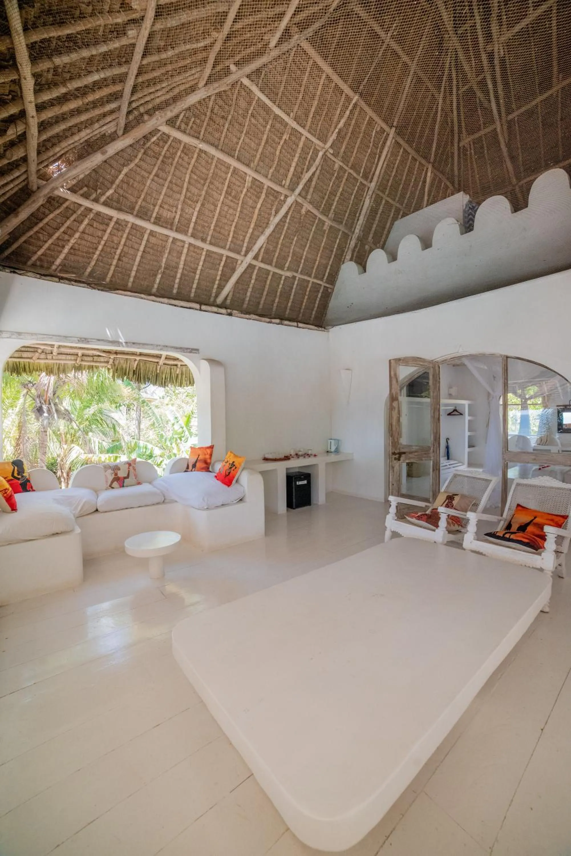 Balcony/Terrace, Bed in Msambweni Beach House and Private Villas
