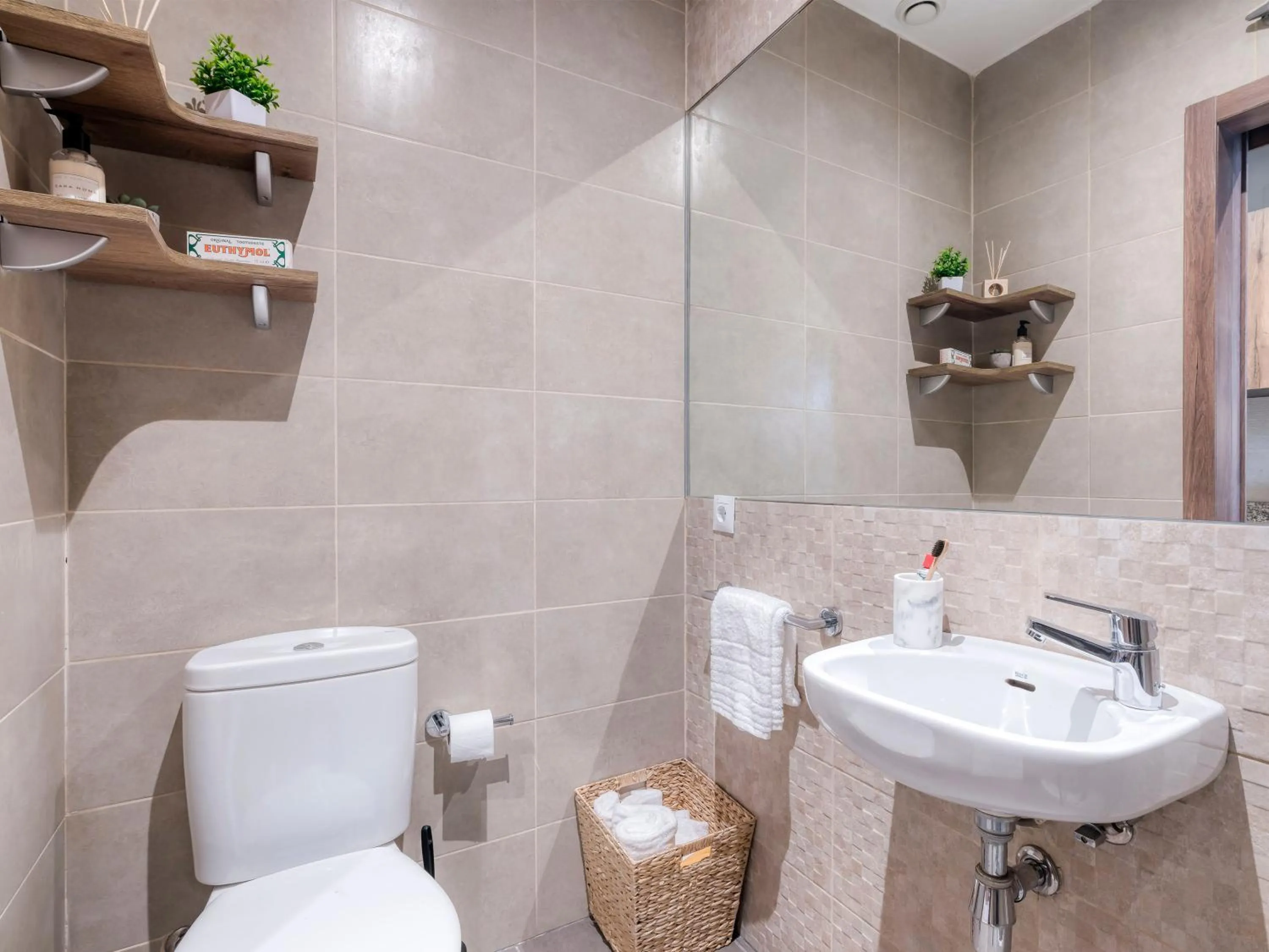 Toilet in Livensa Living Studios Valencia Marina Real Hotel-Apartamento