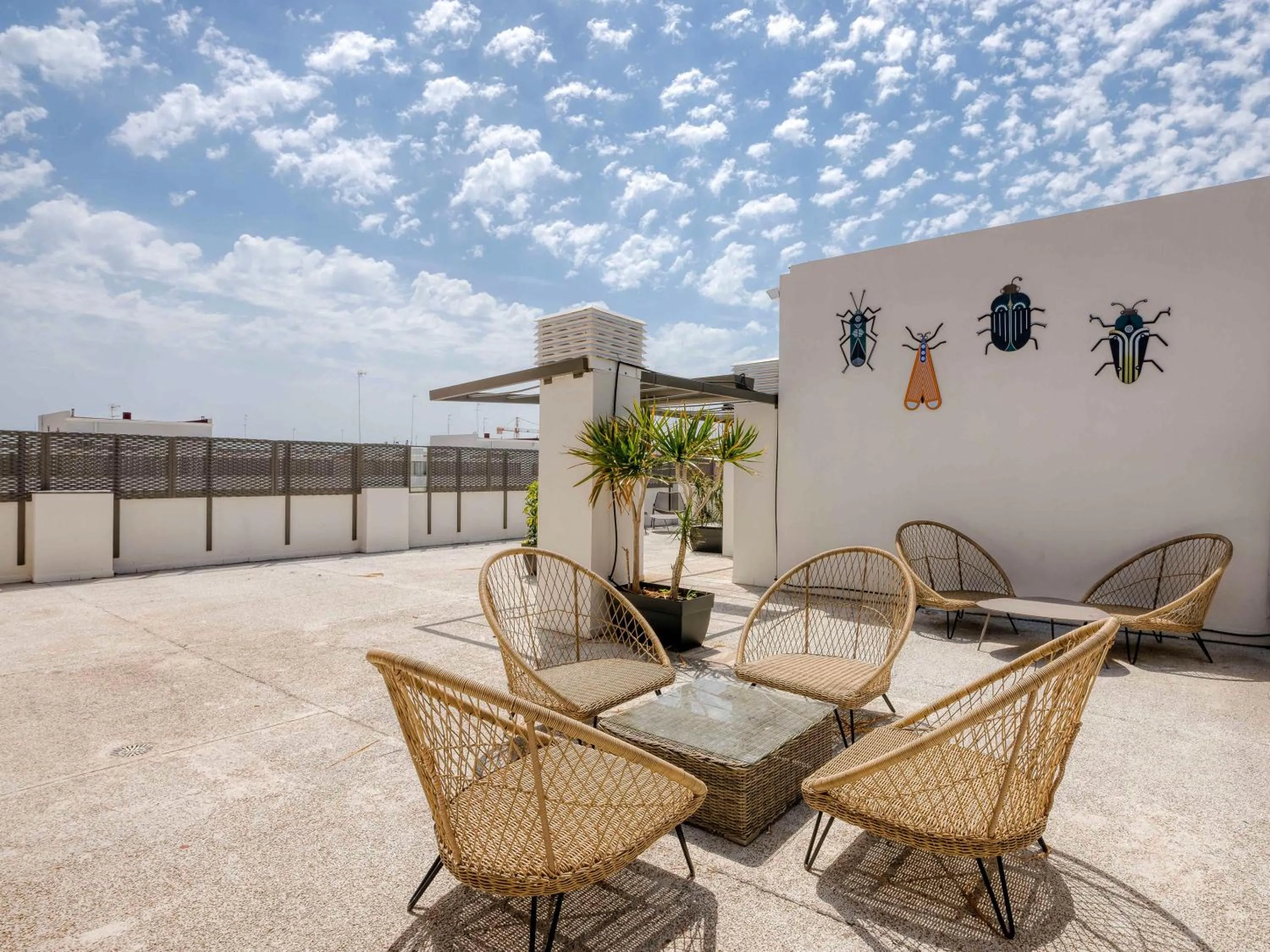 Property building in Livensa Living Studios Valencia Marina Real Hotel-Apartamento