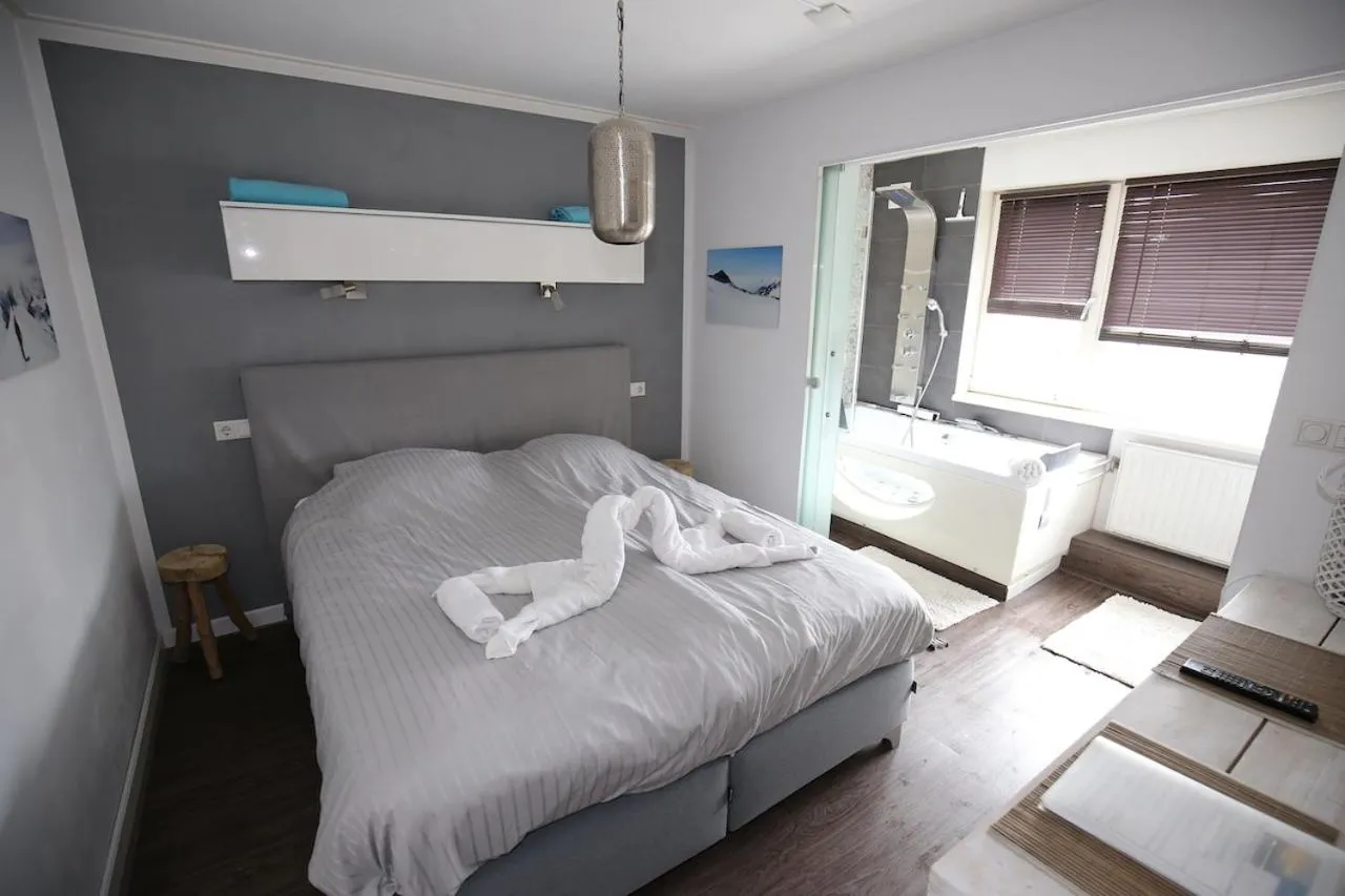 Photo of the whole room, Bed in Sleep Well Ness Domburg