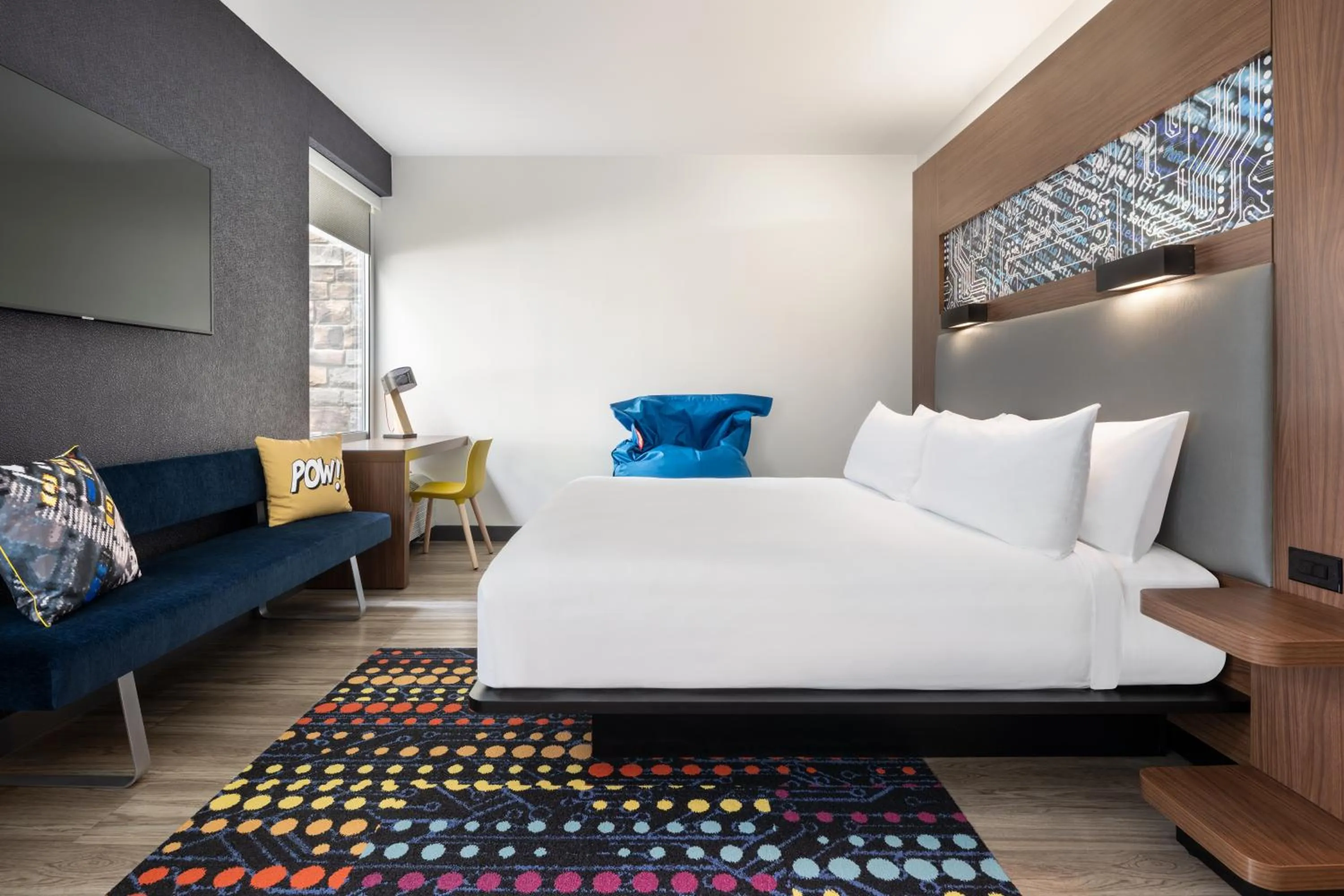 Bed in Aloft Beachwood