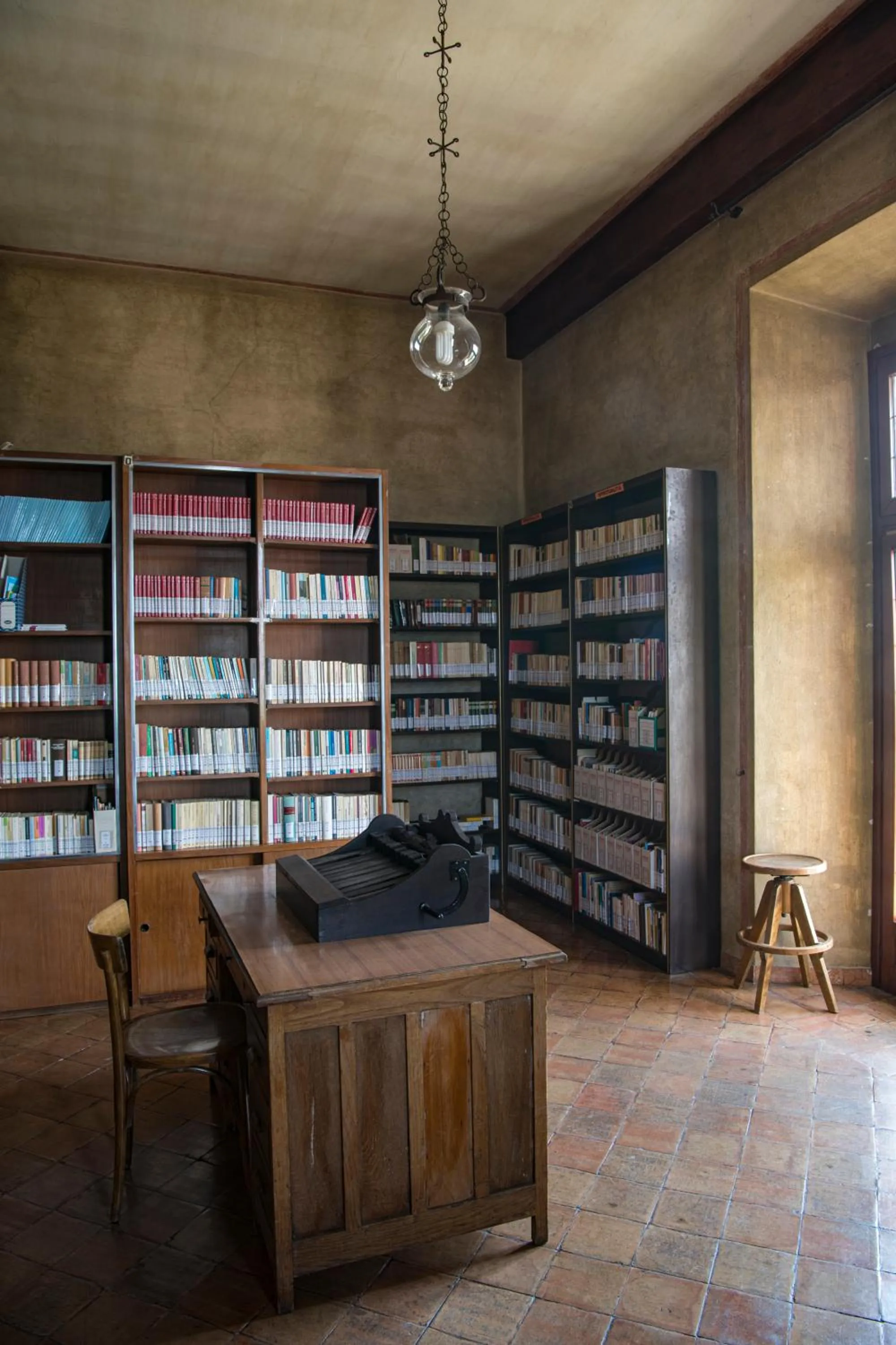 Library in Annunciata Soul Retreat