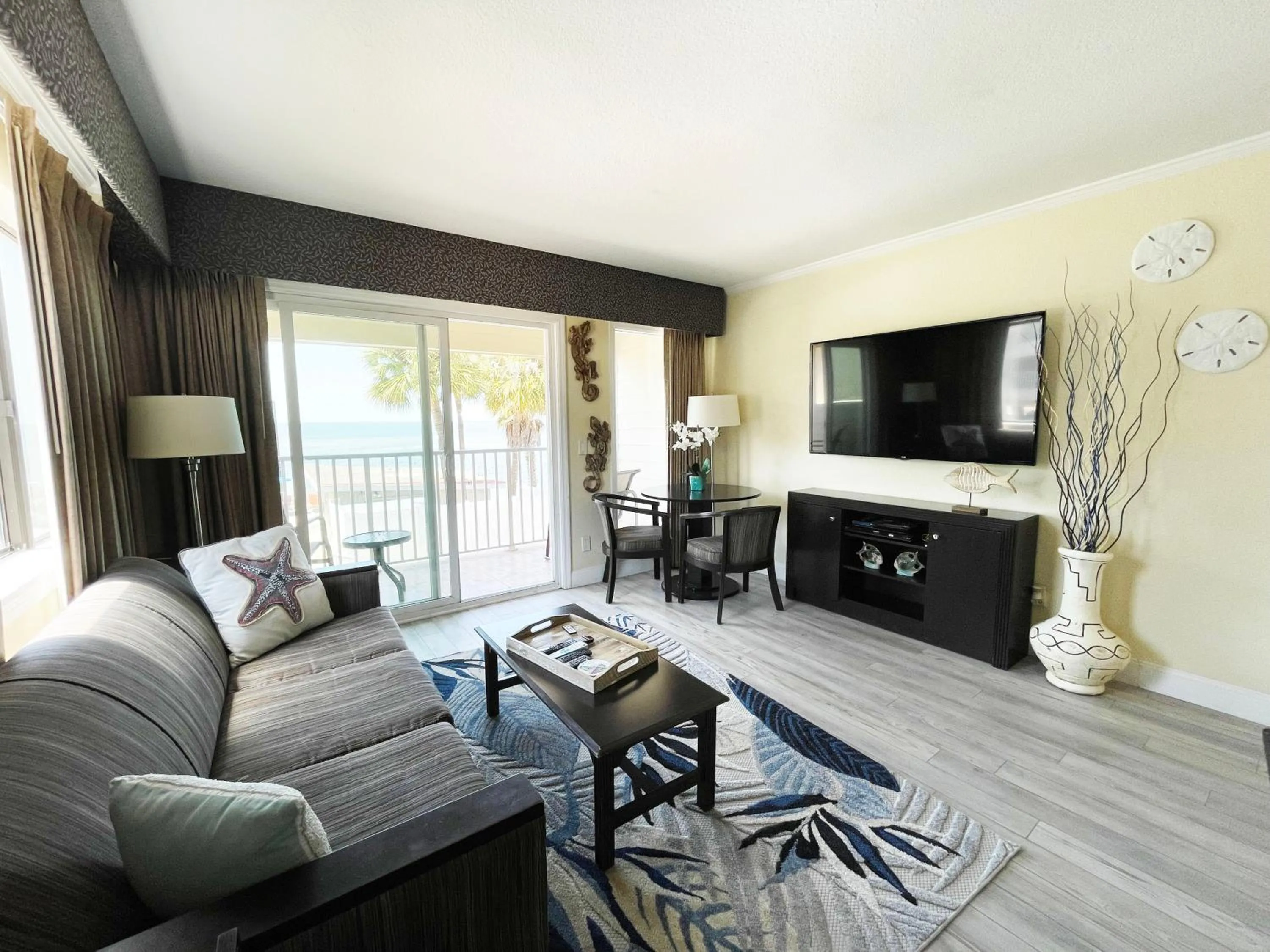 Amazing Waterfront Views Resort, Enjoy Heated Pool & Sunset!