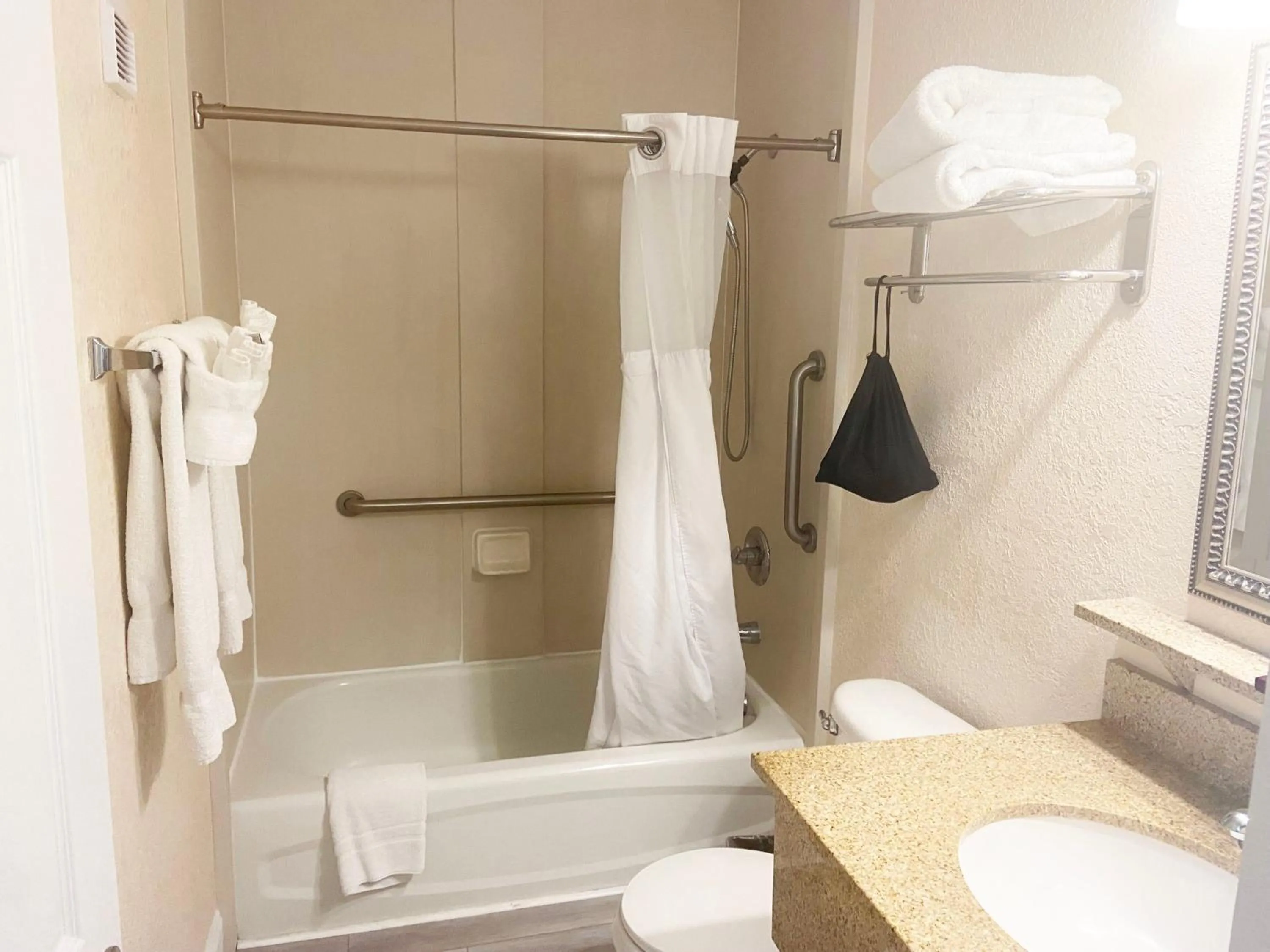 Amazing Waterfront Views Resort, Enjoy Heated Pool & Sunset!