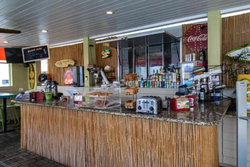 Amazing Waterfront Views Resort, Enjoy Heated Pool & Sunset!