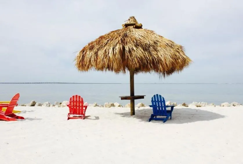 Amazing Waterfront Views Resort, Enjoy Heated Pool & Sunset!