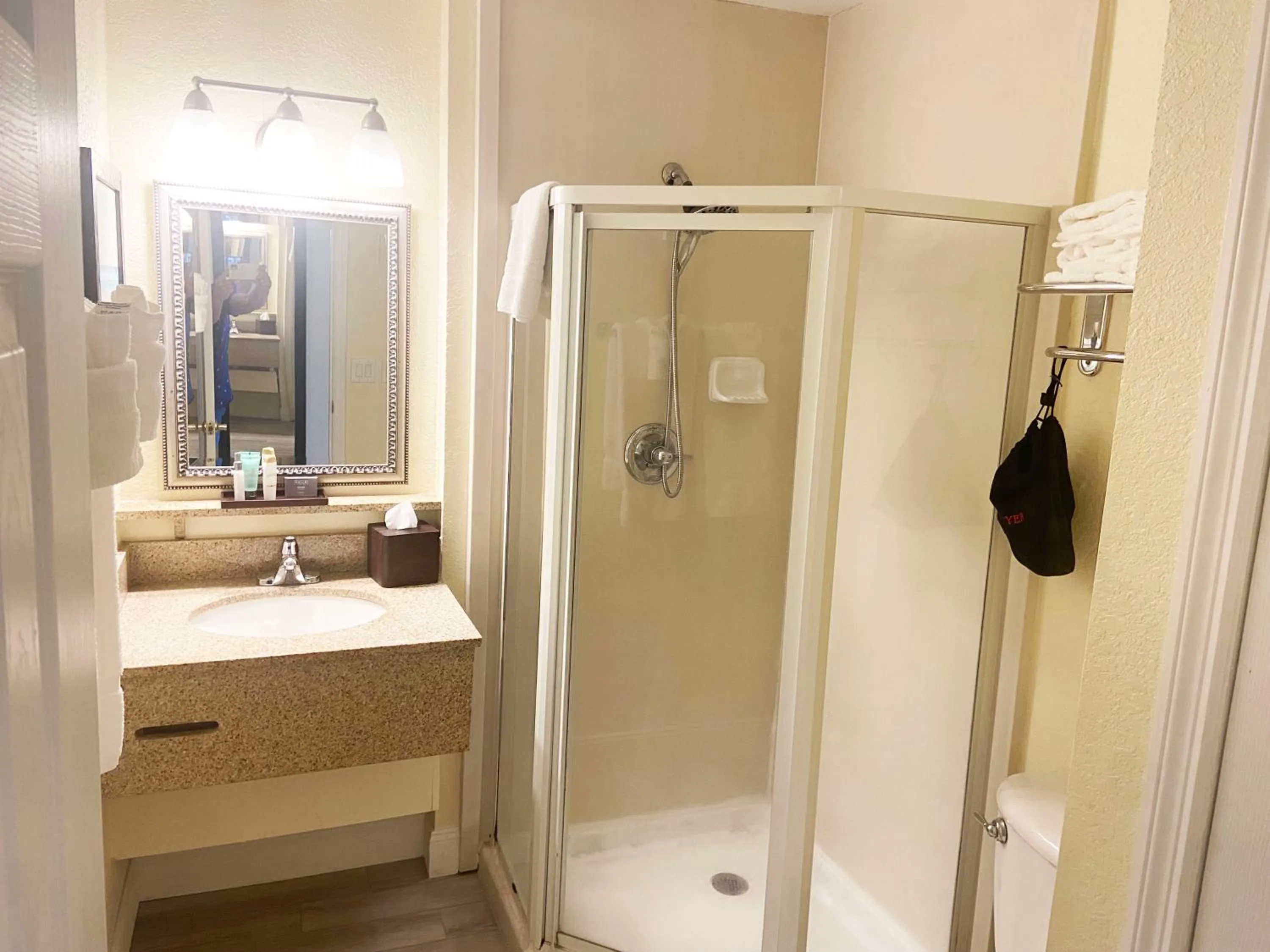 Amazing Waterfront Views Resort, Enjoy Heated Pool & Sunset!