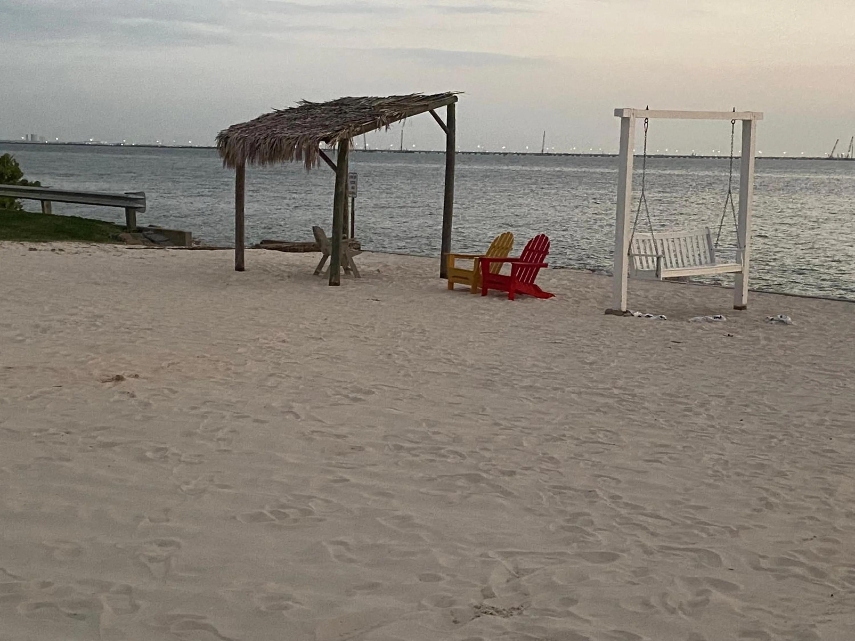 Amazing Waterfront Views Resort, Enjoy Heated Pool & Sunset!