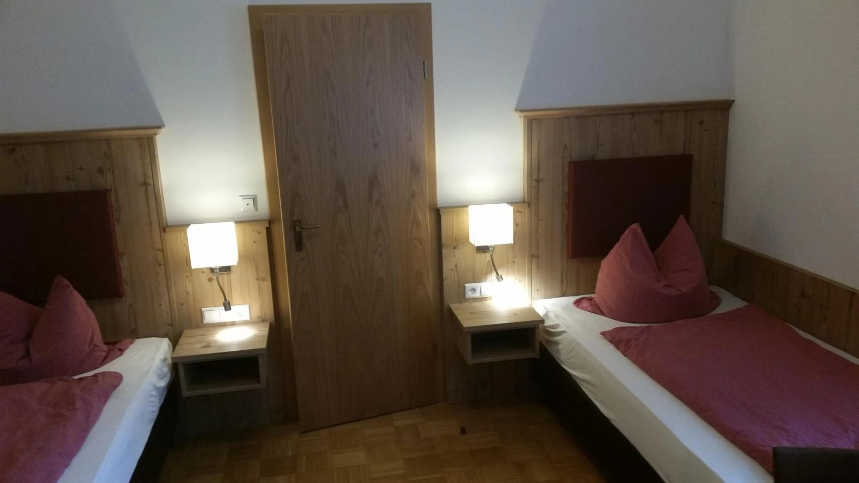Photo of the whole room, Bed in Gasthof Zur frohen Einkehr