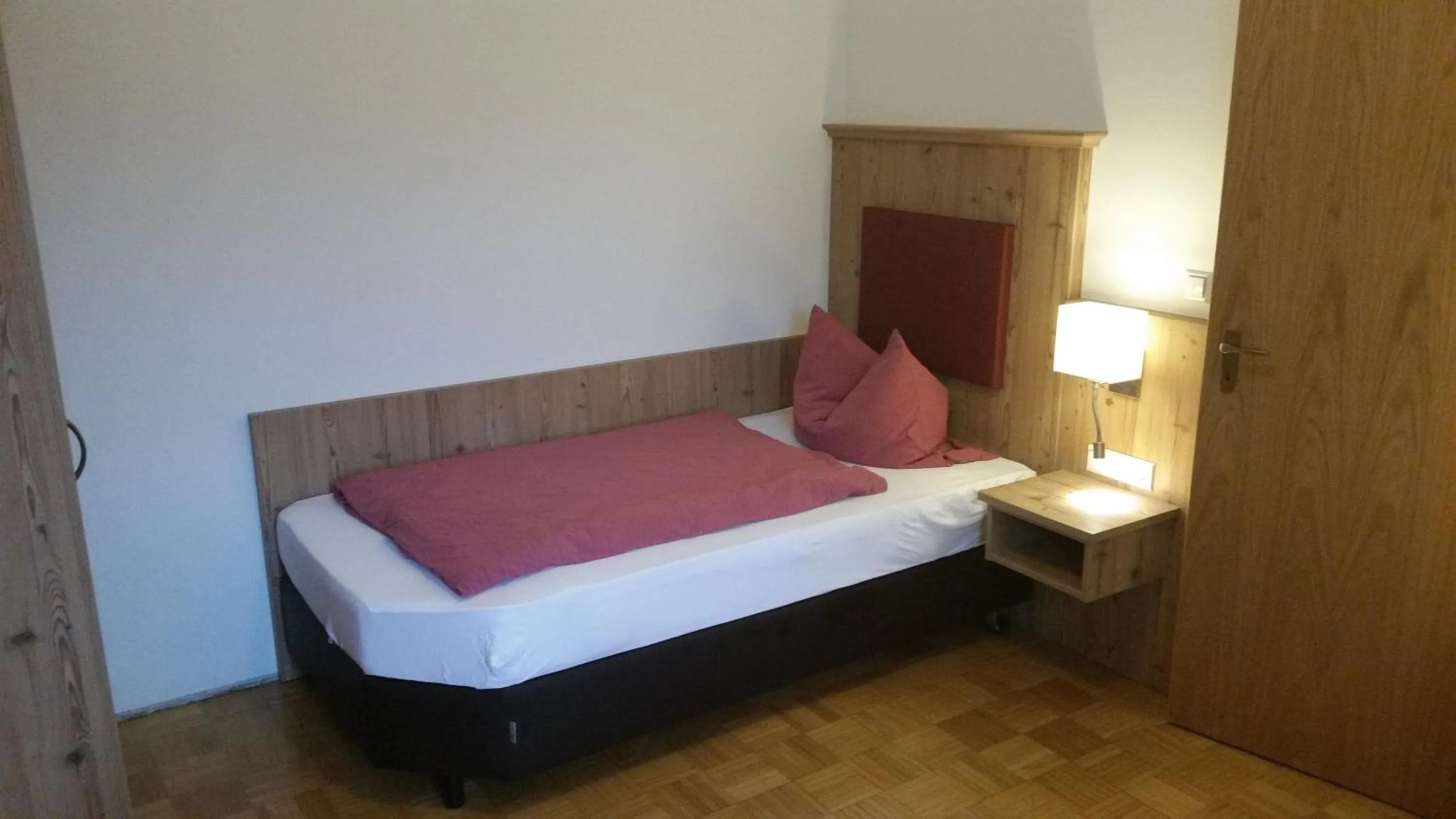 Photo of the whole room, Bed in Gasthof Zur frohen Einkehr