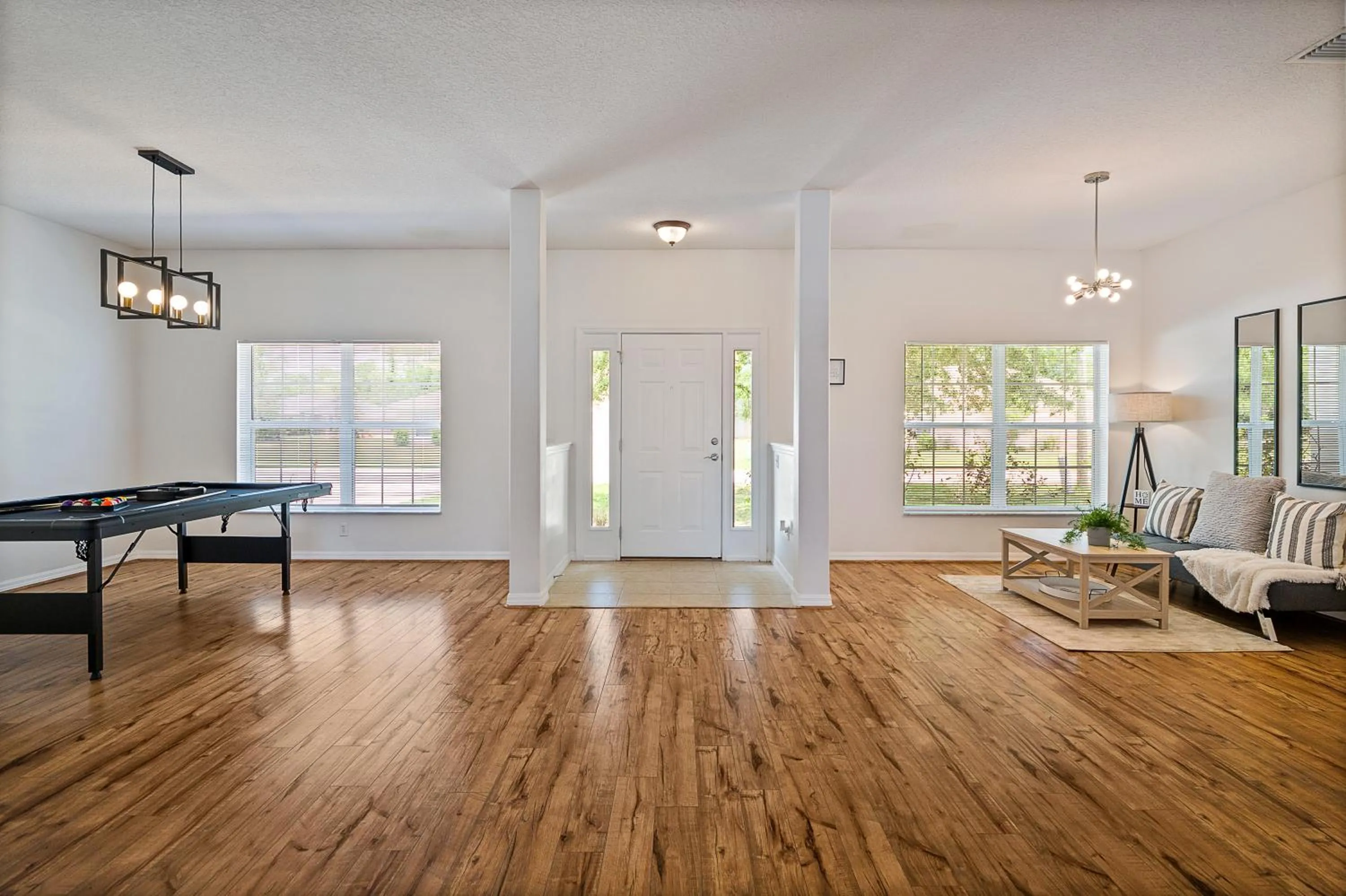 WHISPERING PALM Newly renovated cozy fenced in pool home - sleeps 8