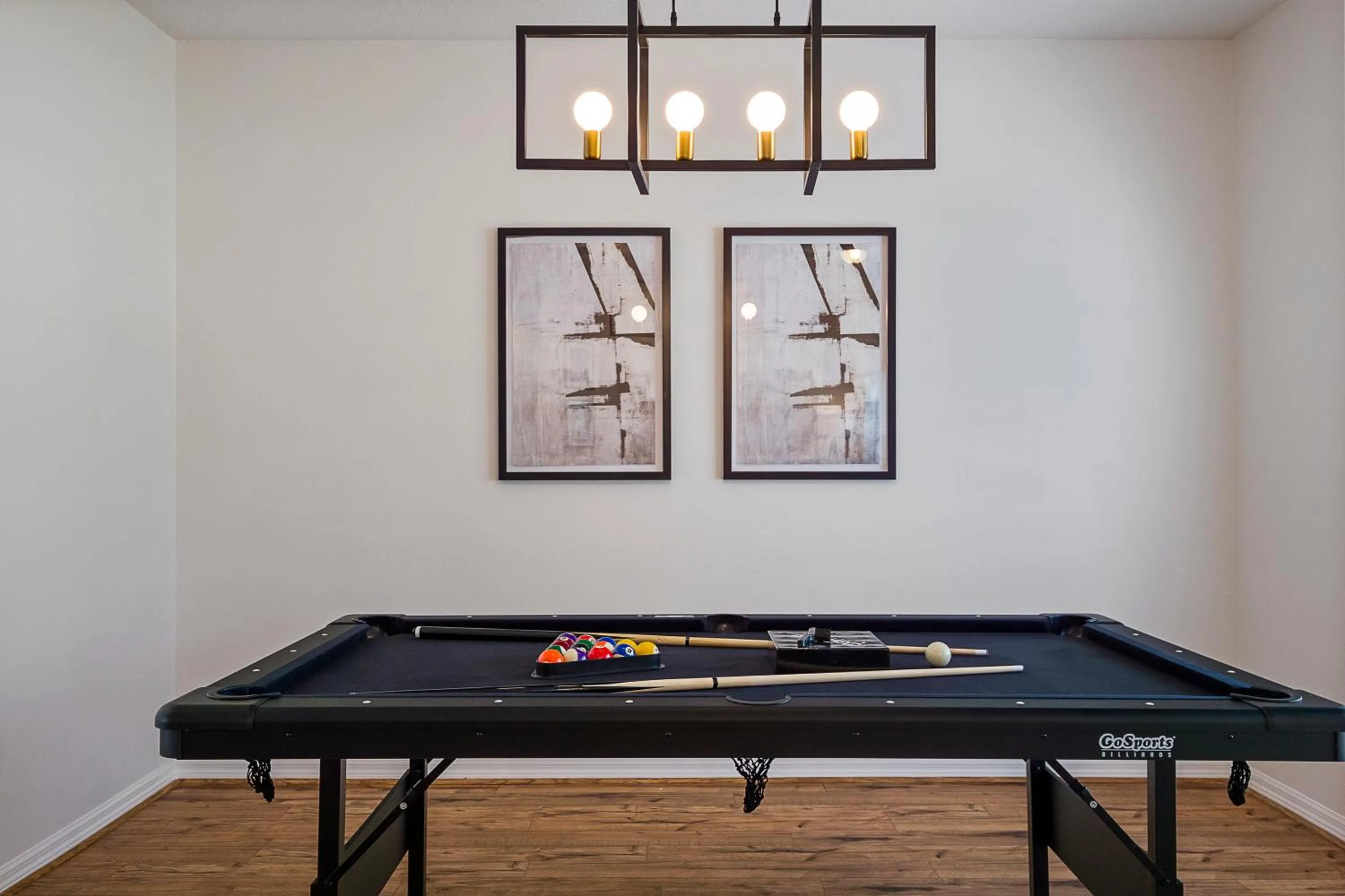 WHISPERING PALM Newly renovated cozy fenced in pool home - sleeps 8