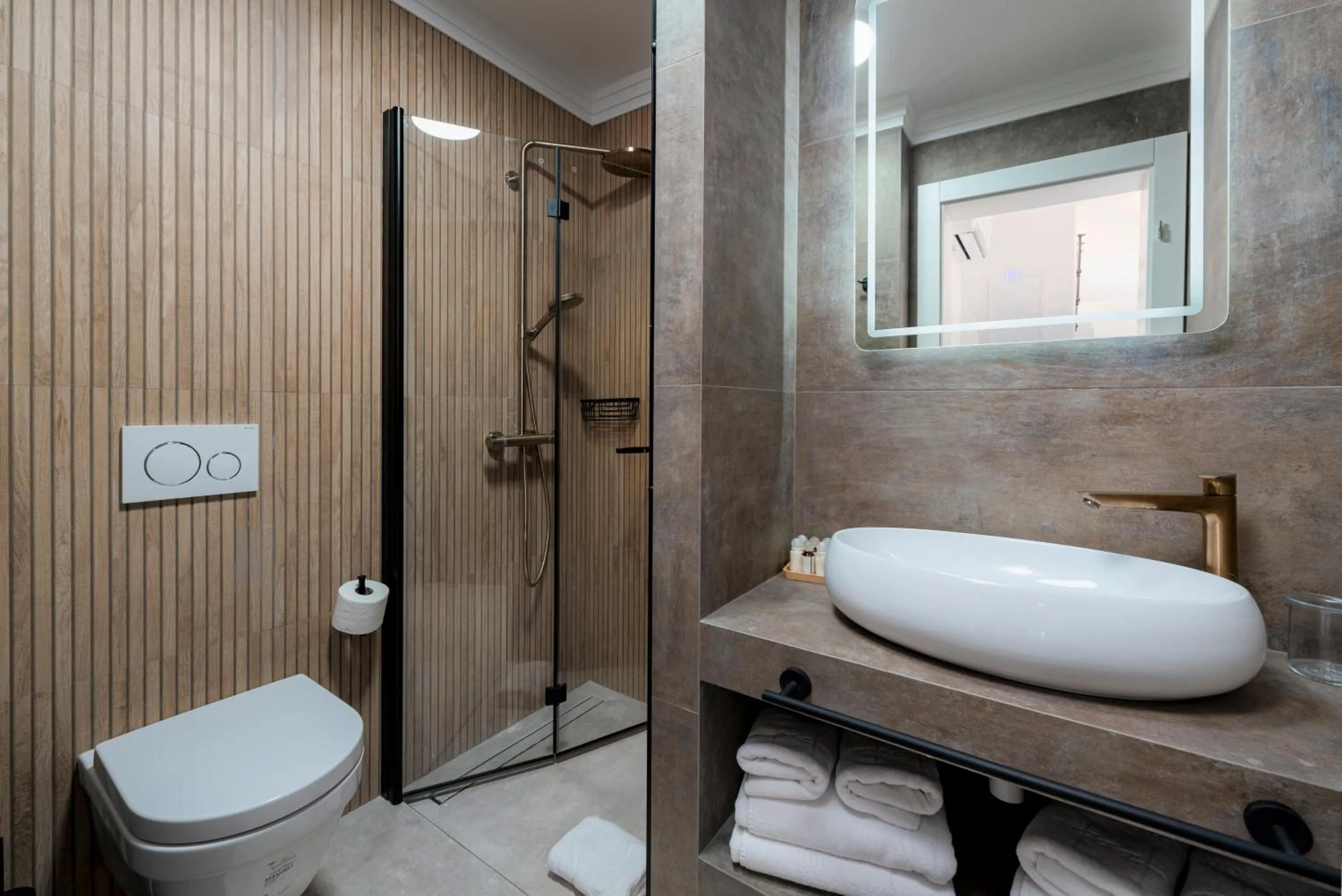 Shower in Casa Laurea