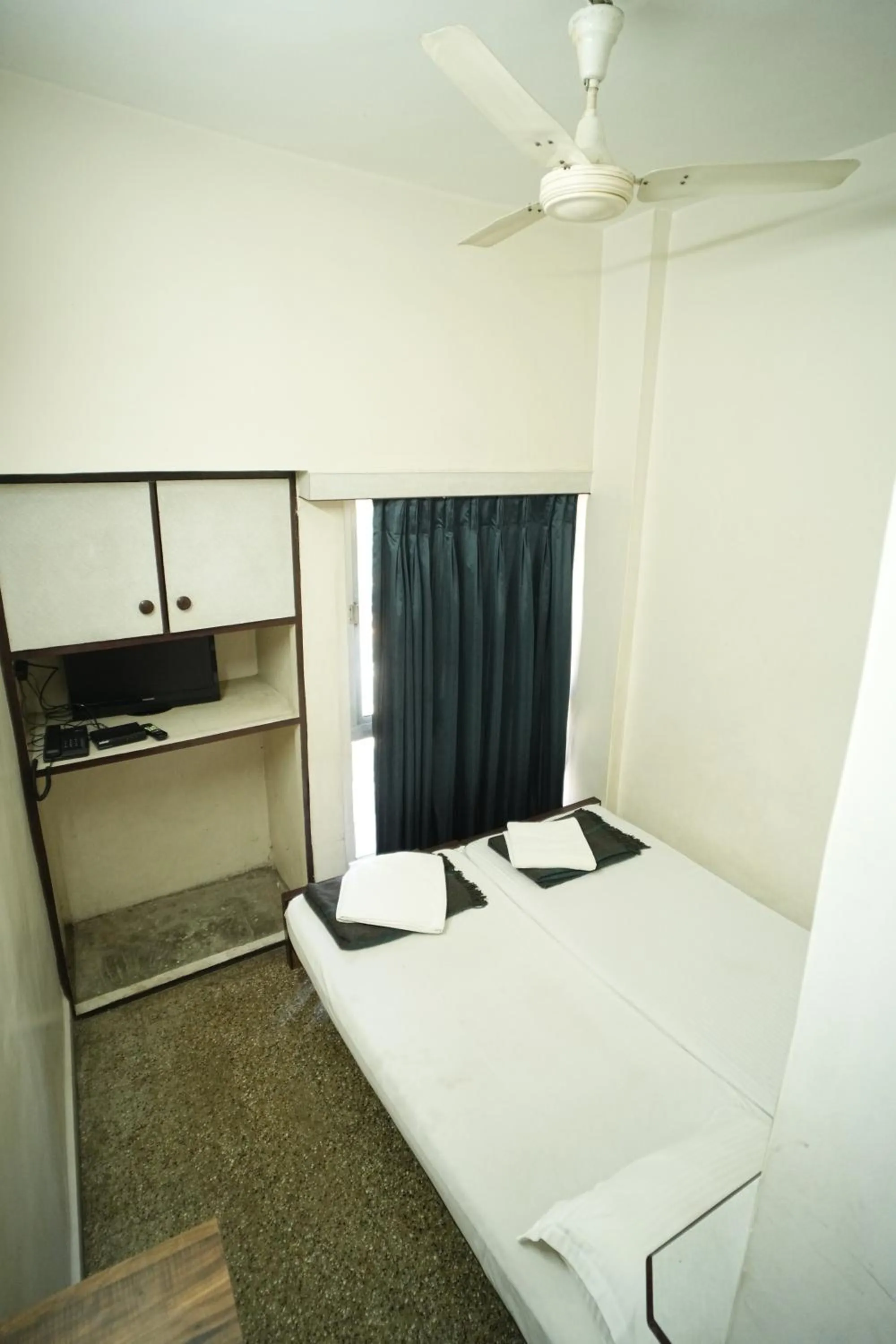 Bed in Hotel Kartiki