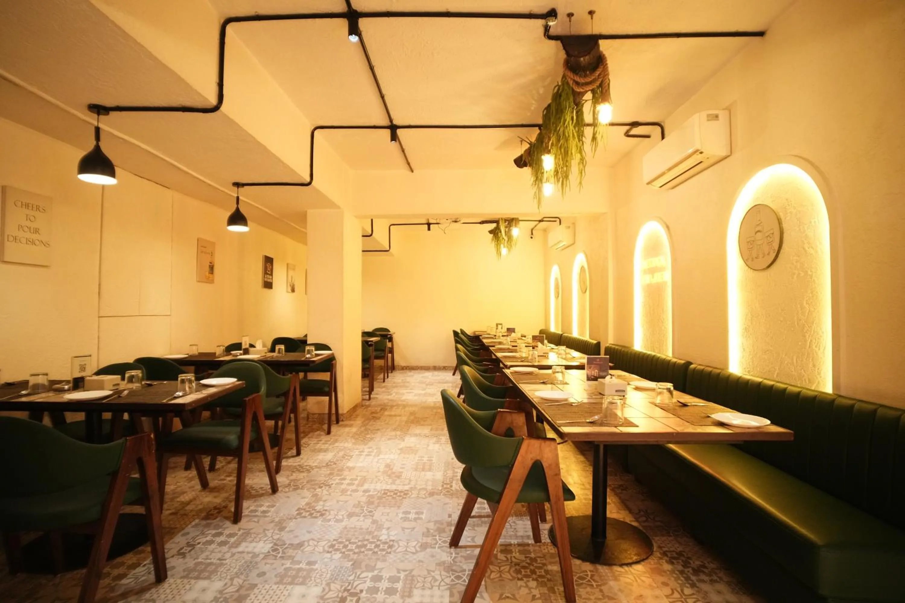 Restaurant/places to eat in Hotel Kartiki