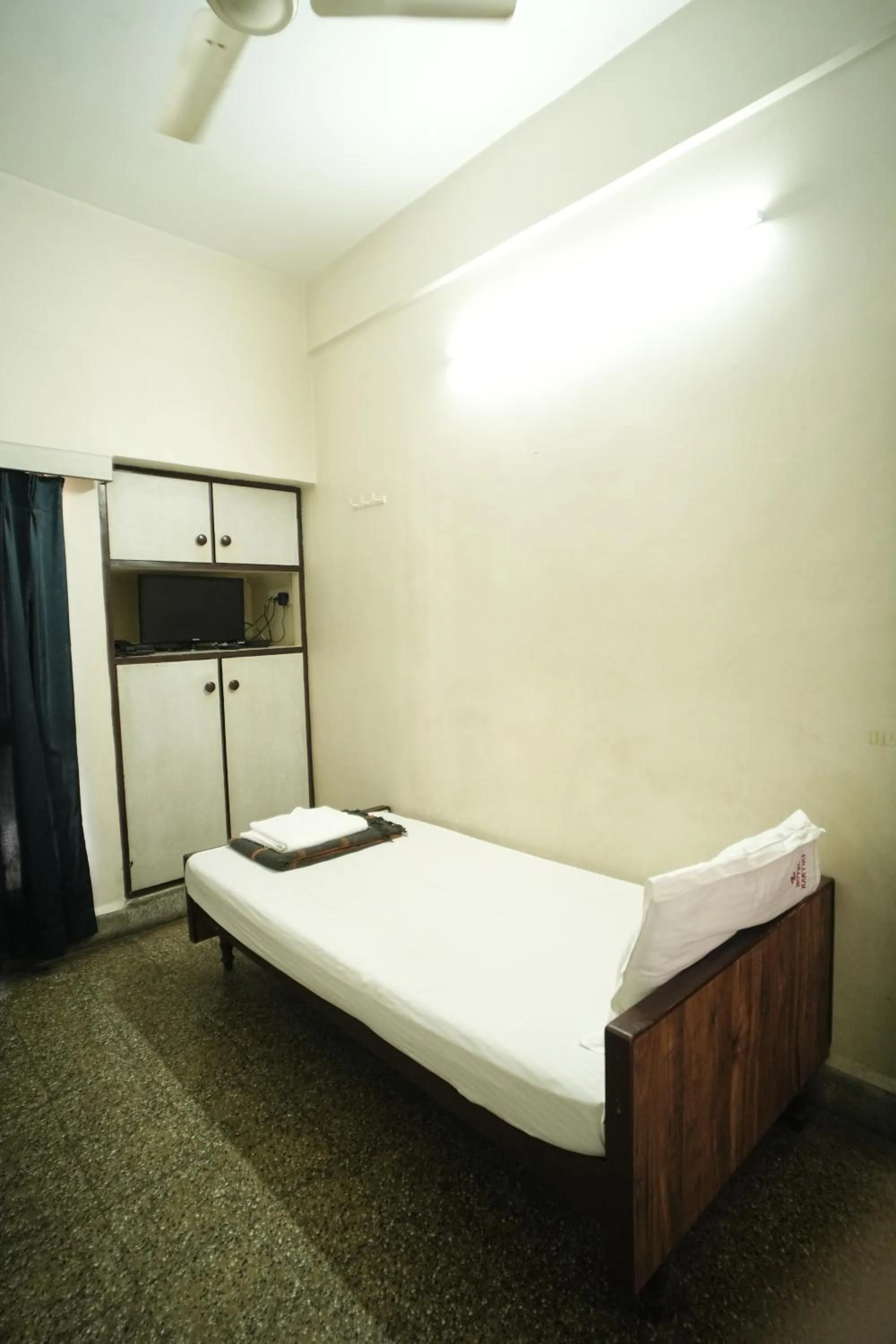 Bed in Hotel Kartiki