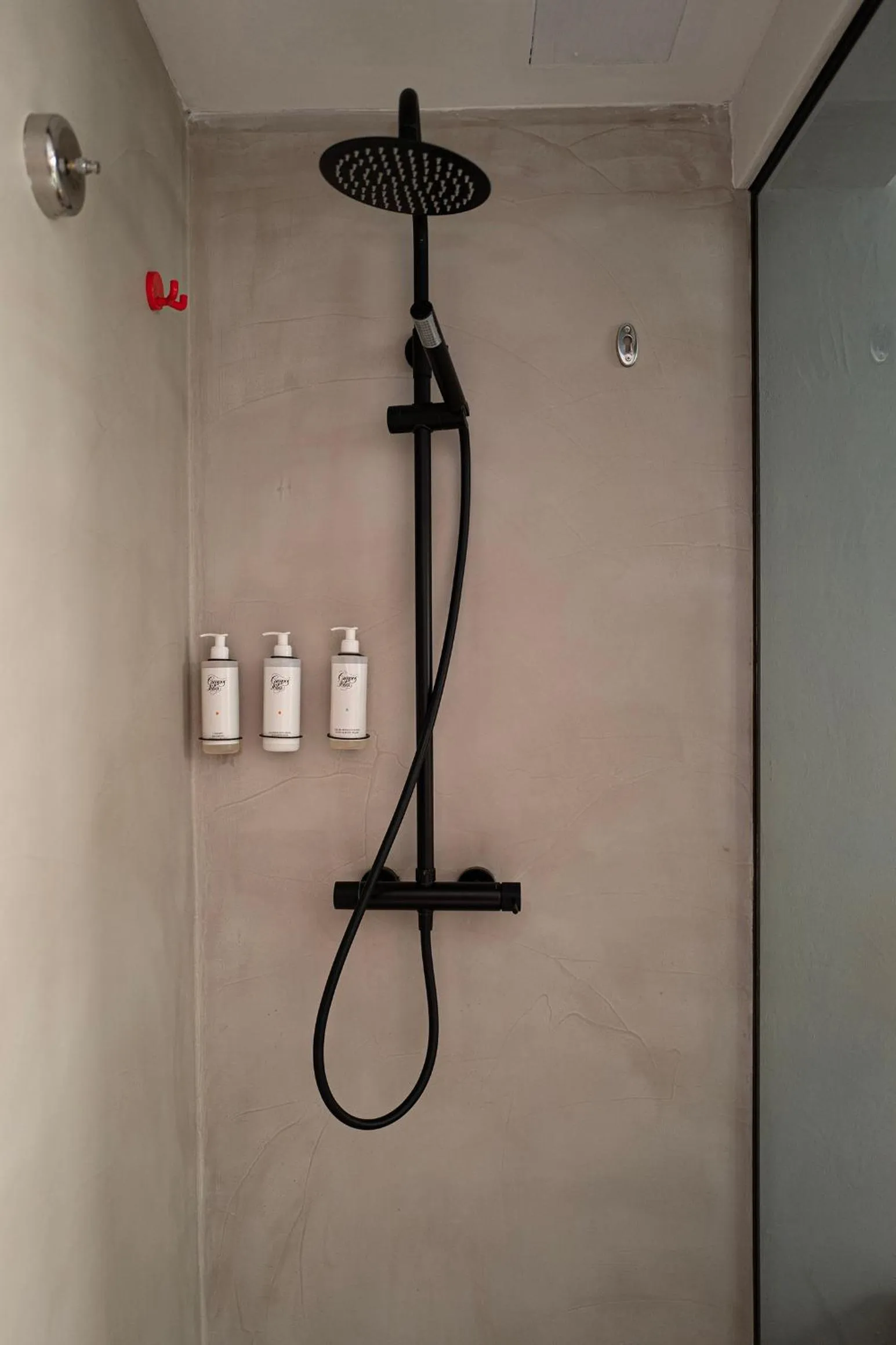 Shower in Hostal Mar y Sal