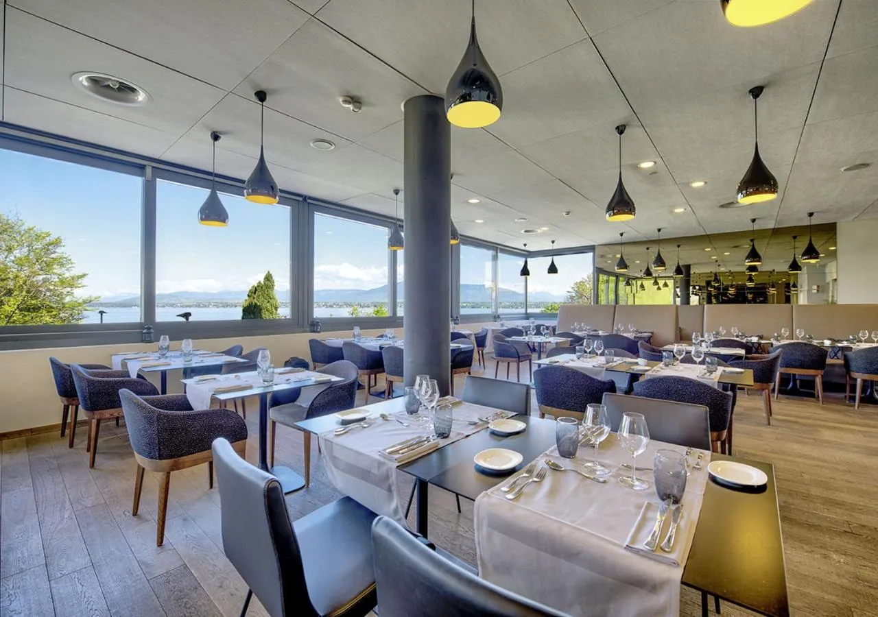 Restaurant/places to eat in Lake Geneva Hotel