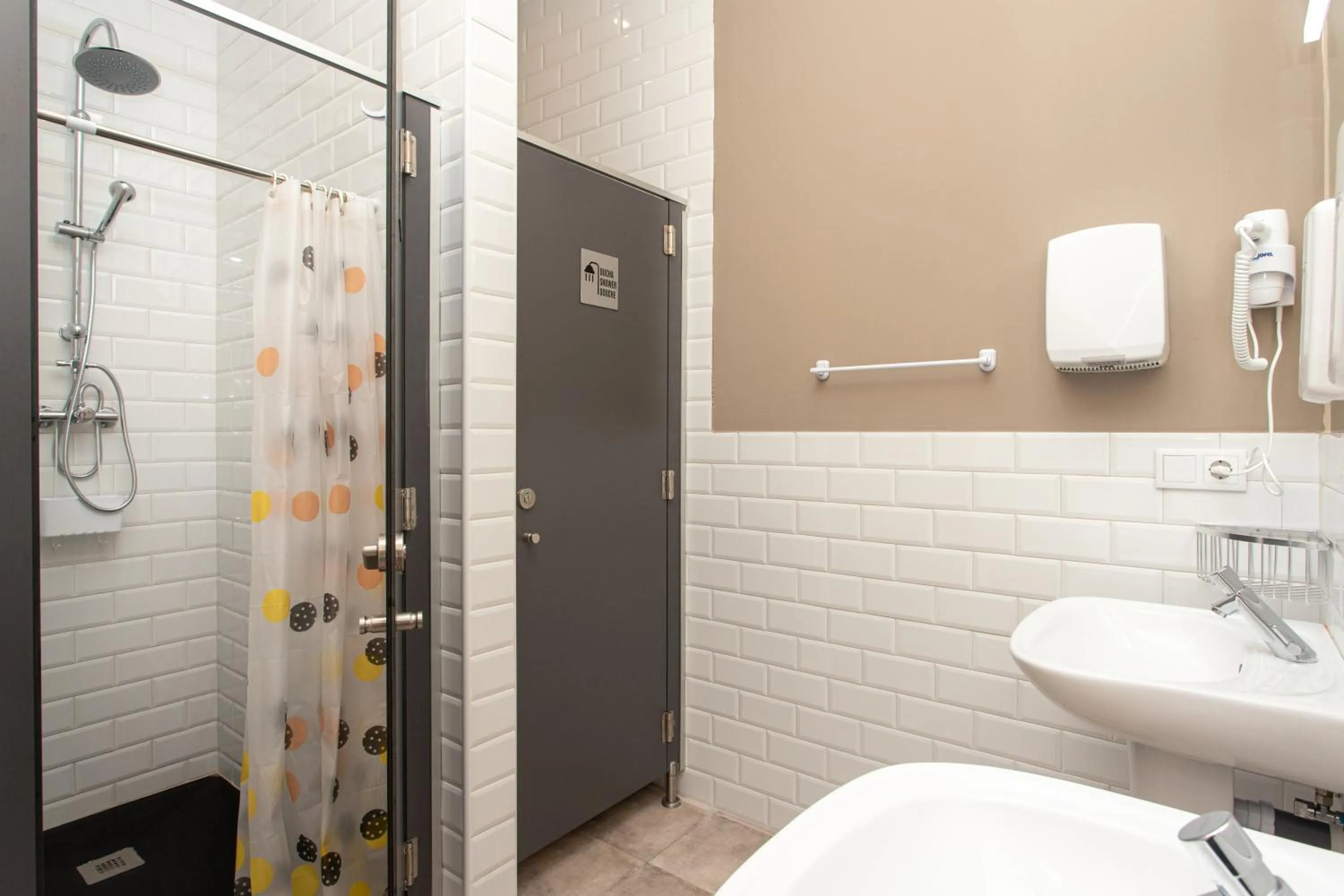 Bathroom in Llanes Hostel