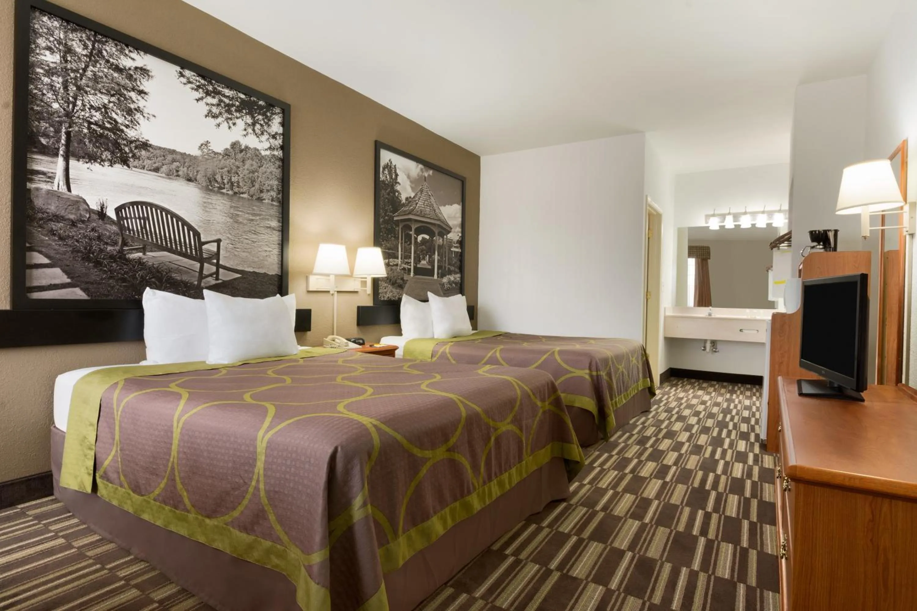 Photo of the whole room, Bed in Super 8 by Wyndham Chatsworth/Dalton