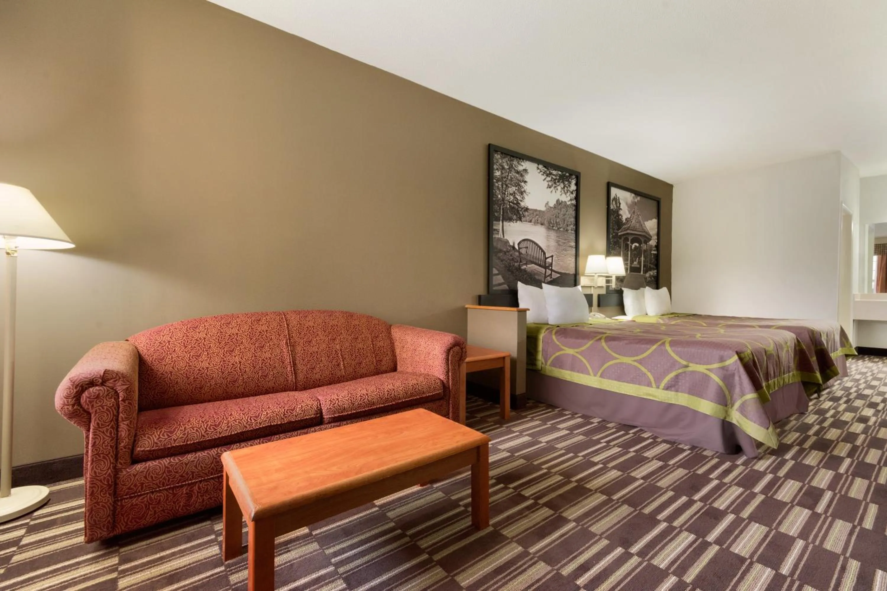 Photo of the whole room in Super 8 by Wyndham Chatsworth/Dalton